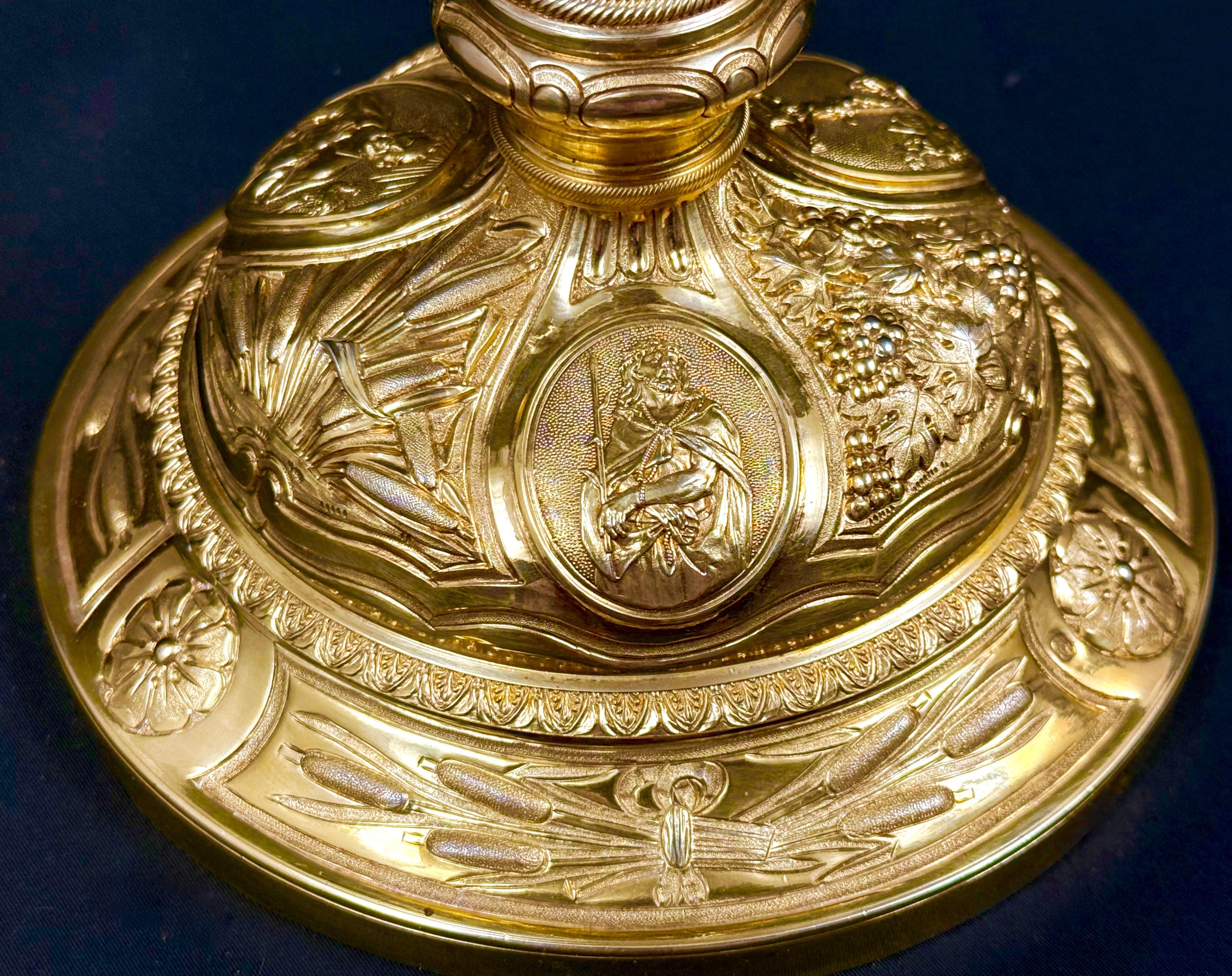 Srebrny kielich z pateną i oryginalnym etui, masa łączna 760 g