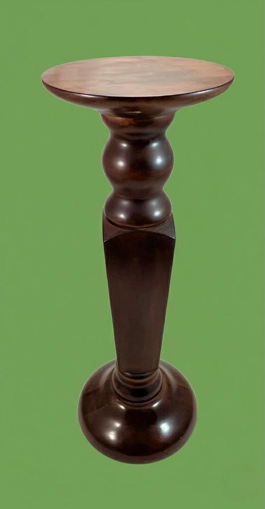 Dekoracyjny postument salonowy