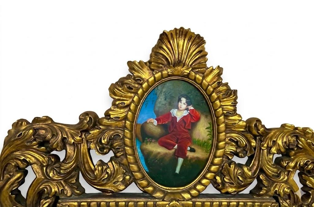 Lustro pałacowe w ozdobnej ażurowej ramie