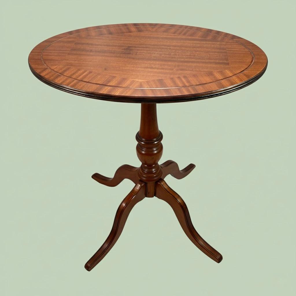 Stolik salonowy stojący na 4 giętych nogach