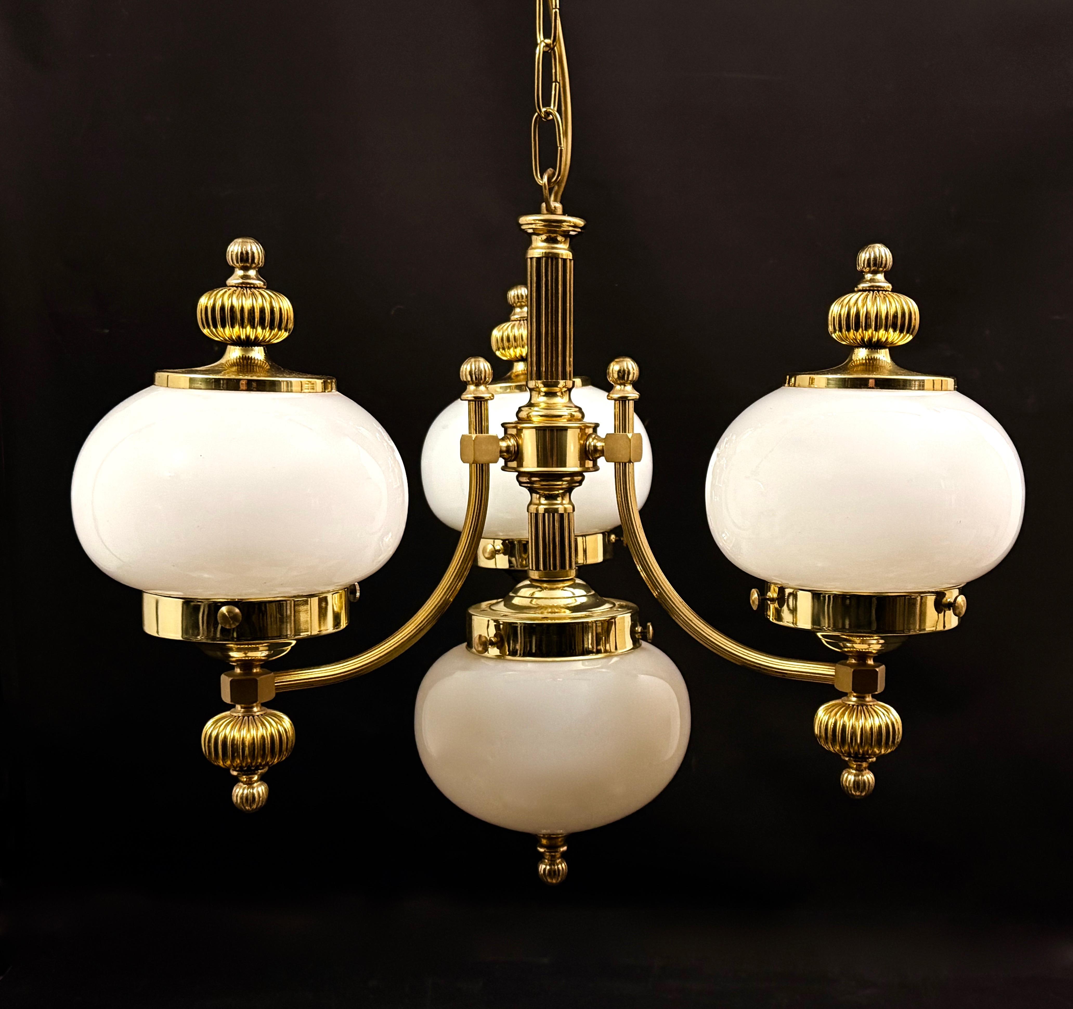 Żyrandol 4 ramienny z kloszami