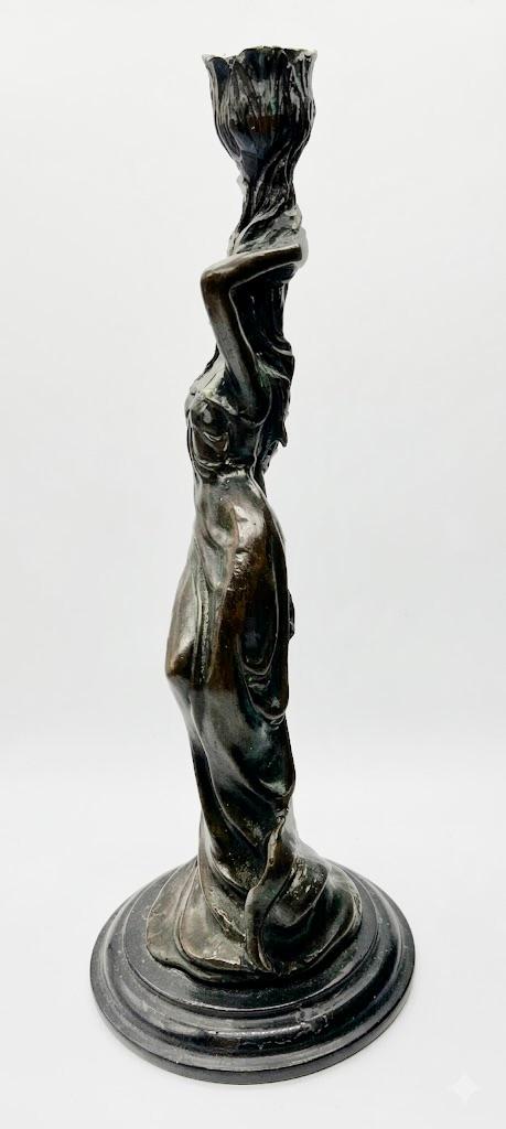 Świecznik figuralny w stylu secesyjnym