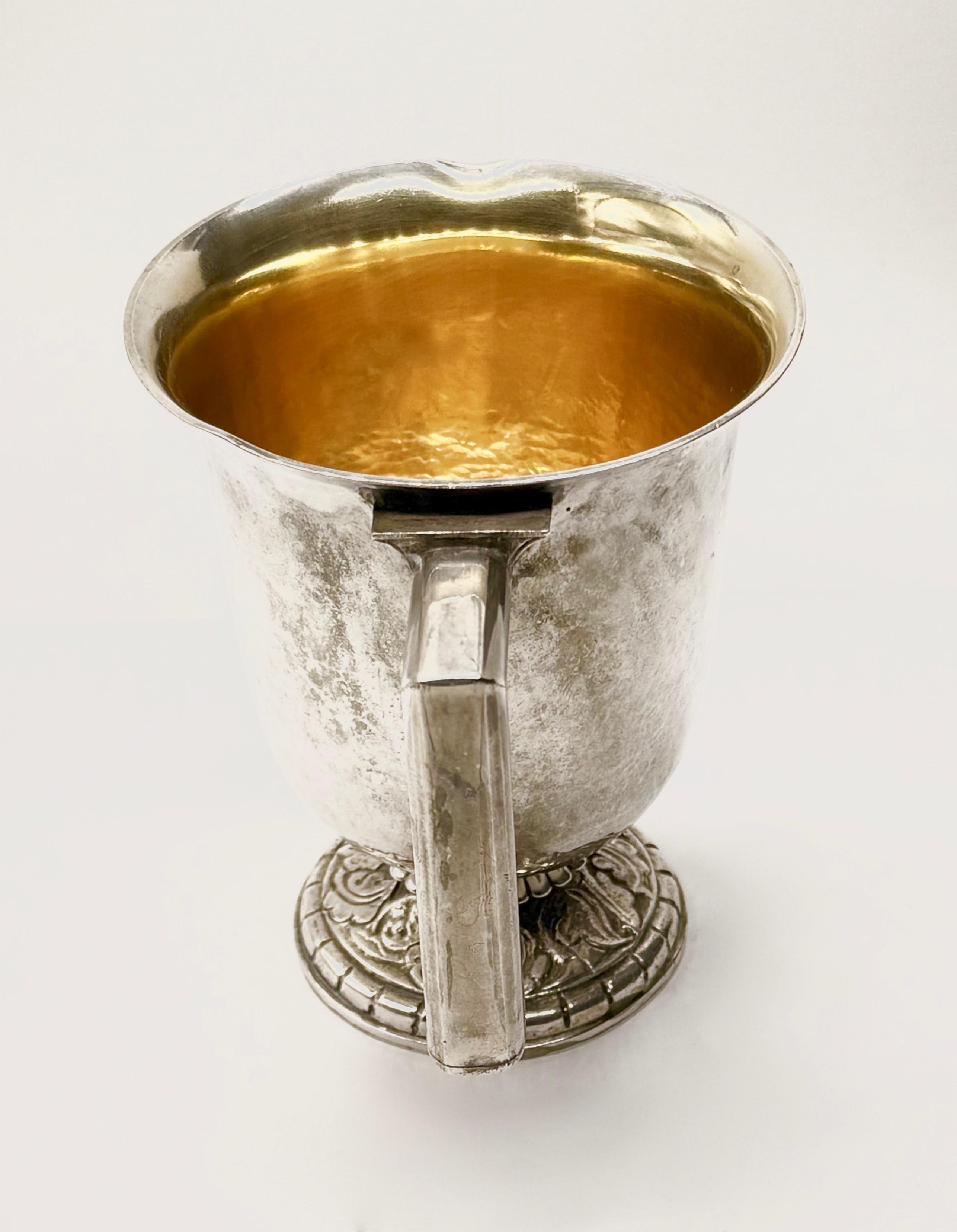 Srebrny złocony dzban, masa 520 g