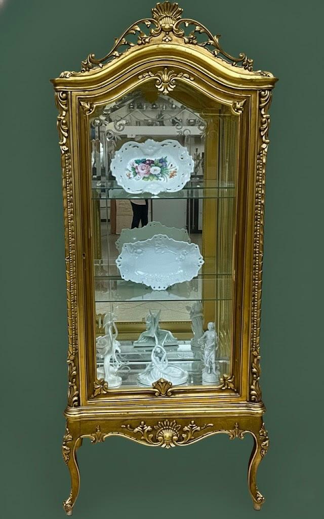 Salonowa złocona witryna jednodrzwiowa w stylu barokowym