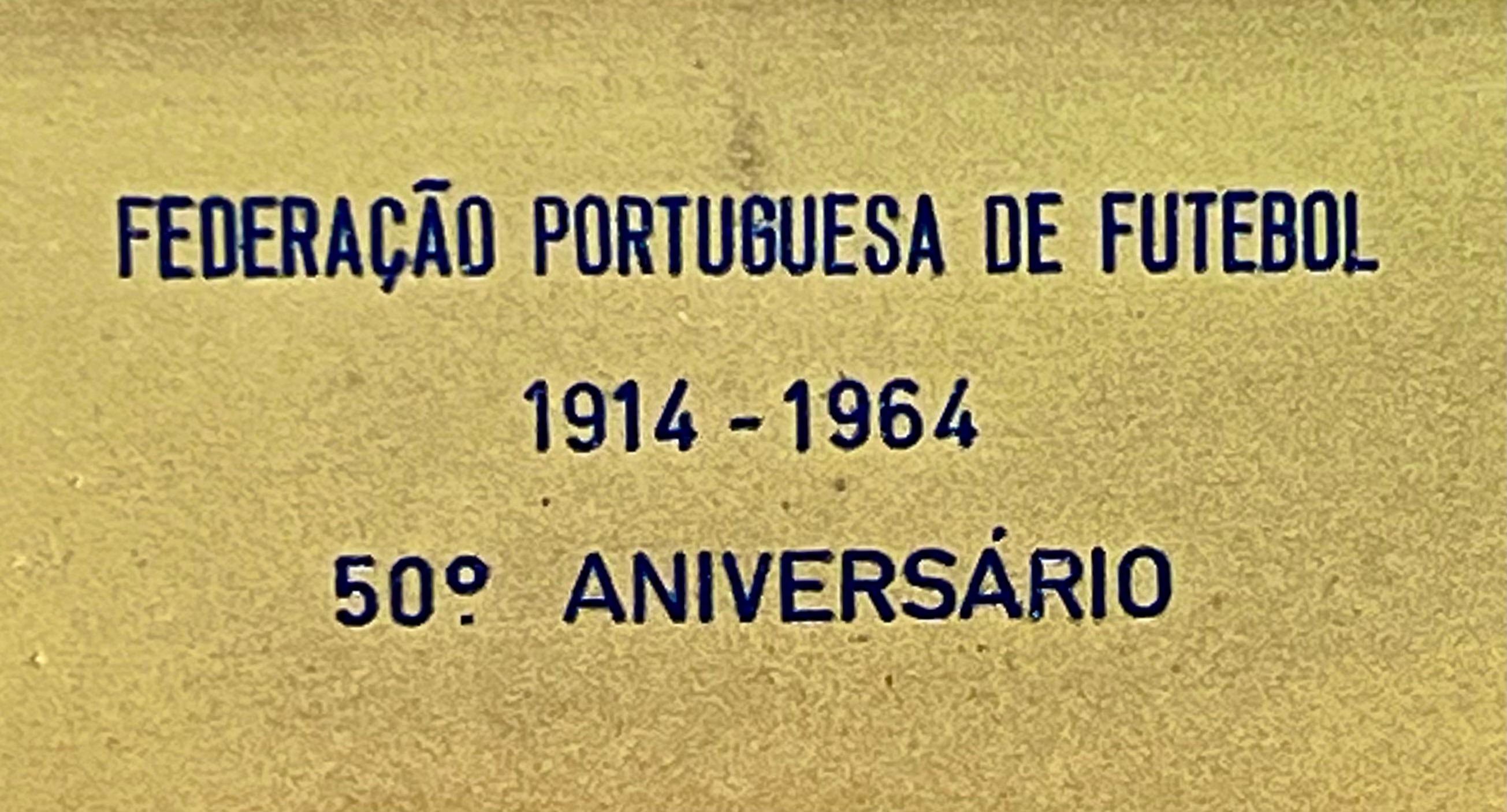 Srebrna złocona szkatułka , masa 268 g