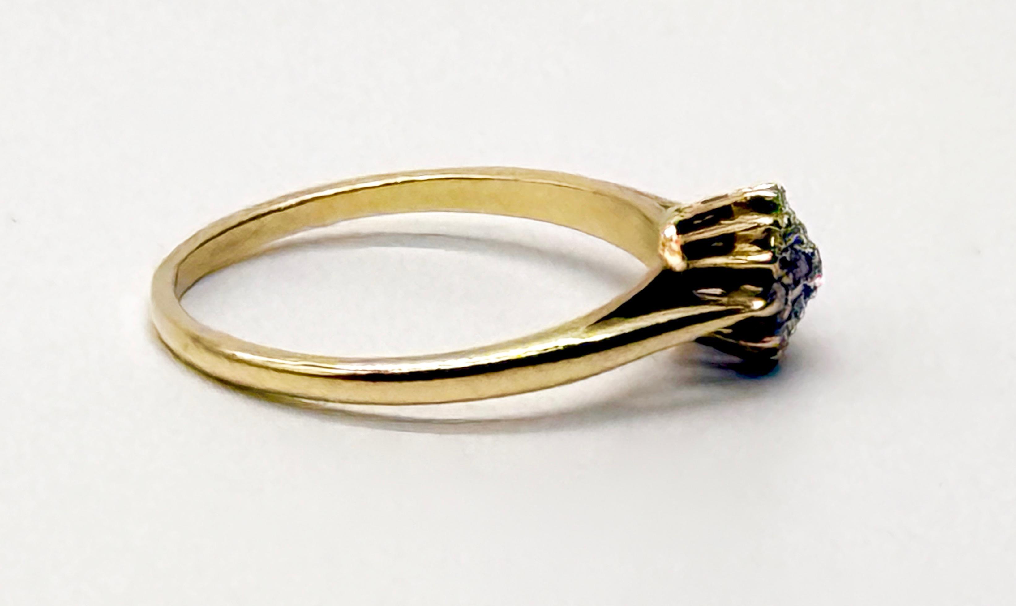 Złoty pierścionek z diamentami, masa 2,2 g