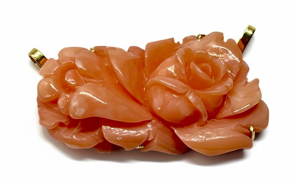 Wisior z korala ze złotą ramką , masa 12 g