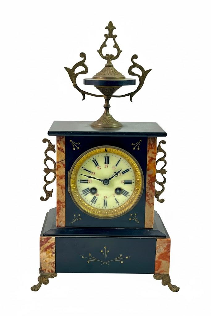 Ozdobny zegar komdowy