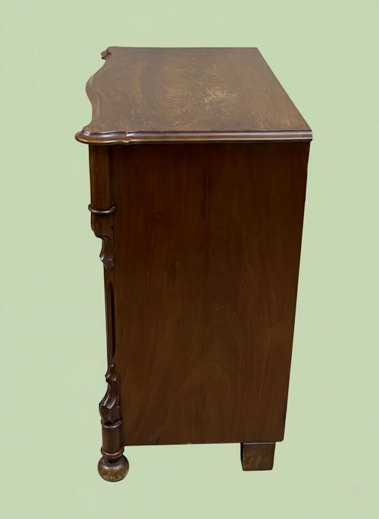 Komoda z wielolistnym blatem,szufladą i dwuskrzydłową szafką