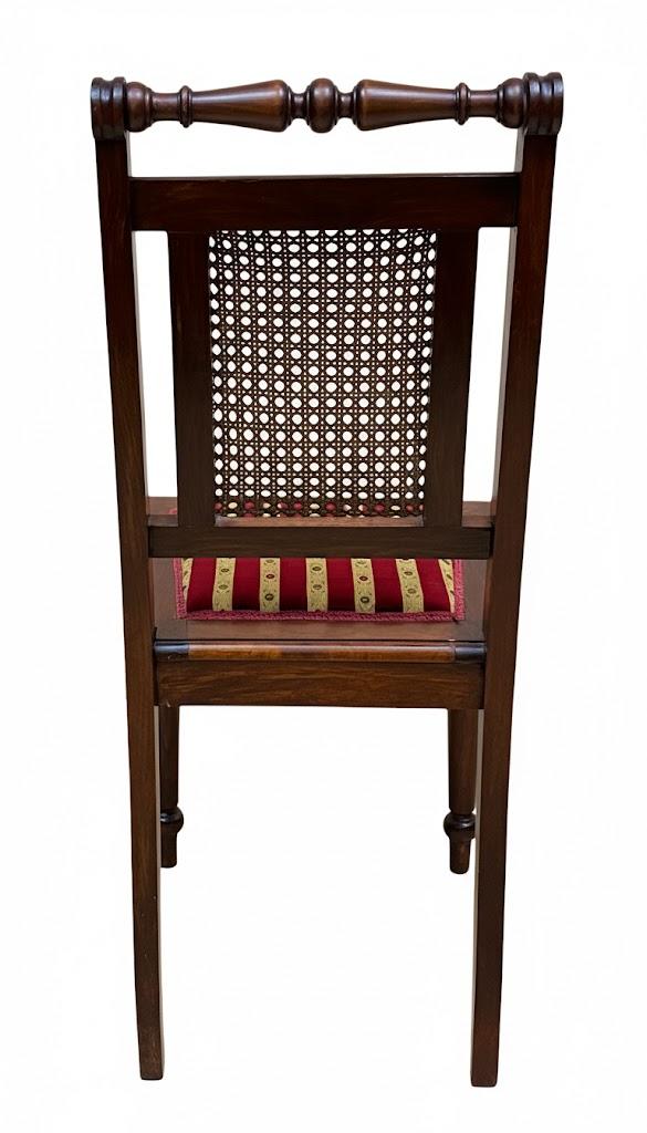 Salonowe krzesło tapicerowane z rafią