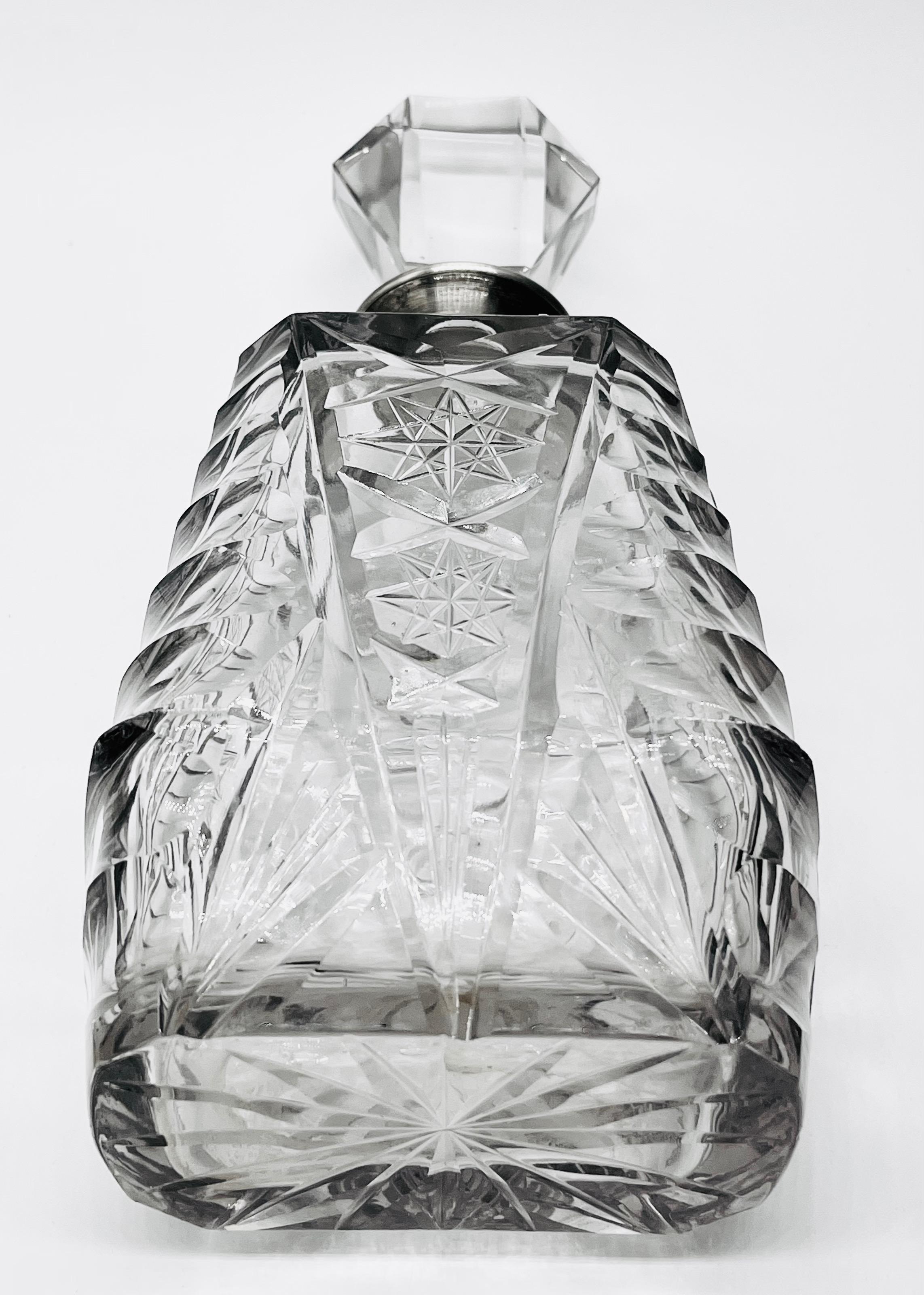 Karafka art deco ze srebrną wylewką