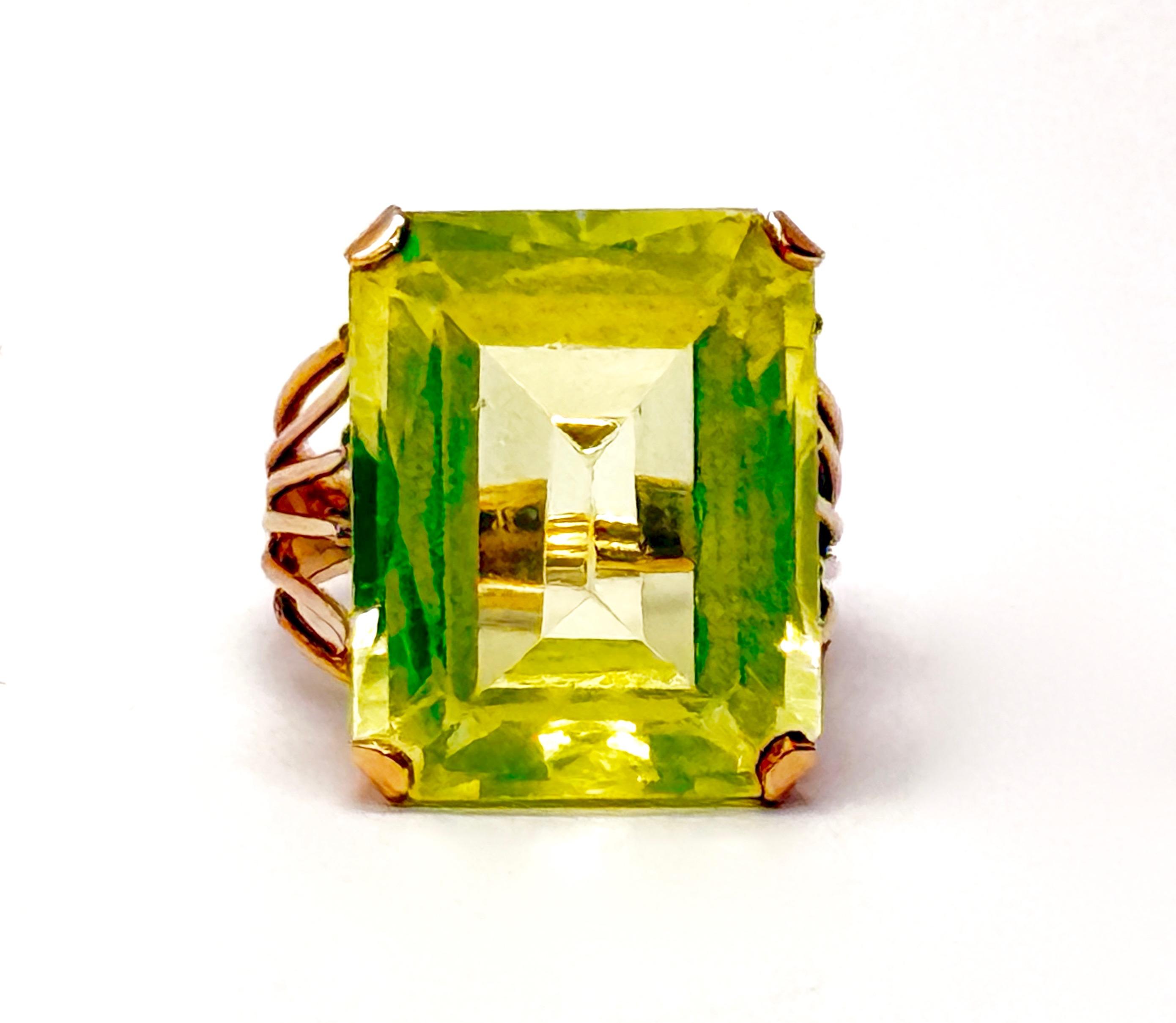 Złoty pierścionek , masa łączna 9 g