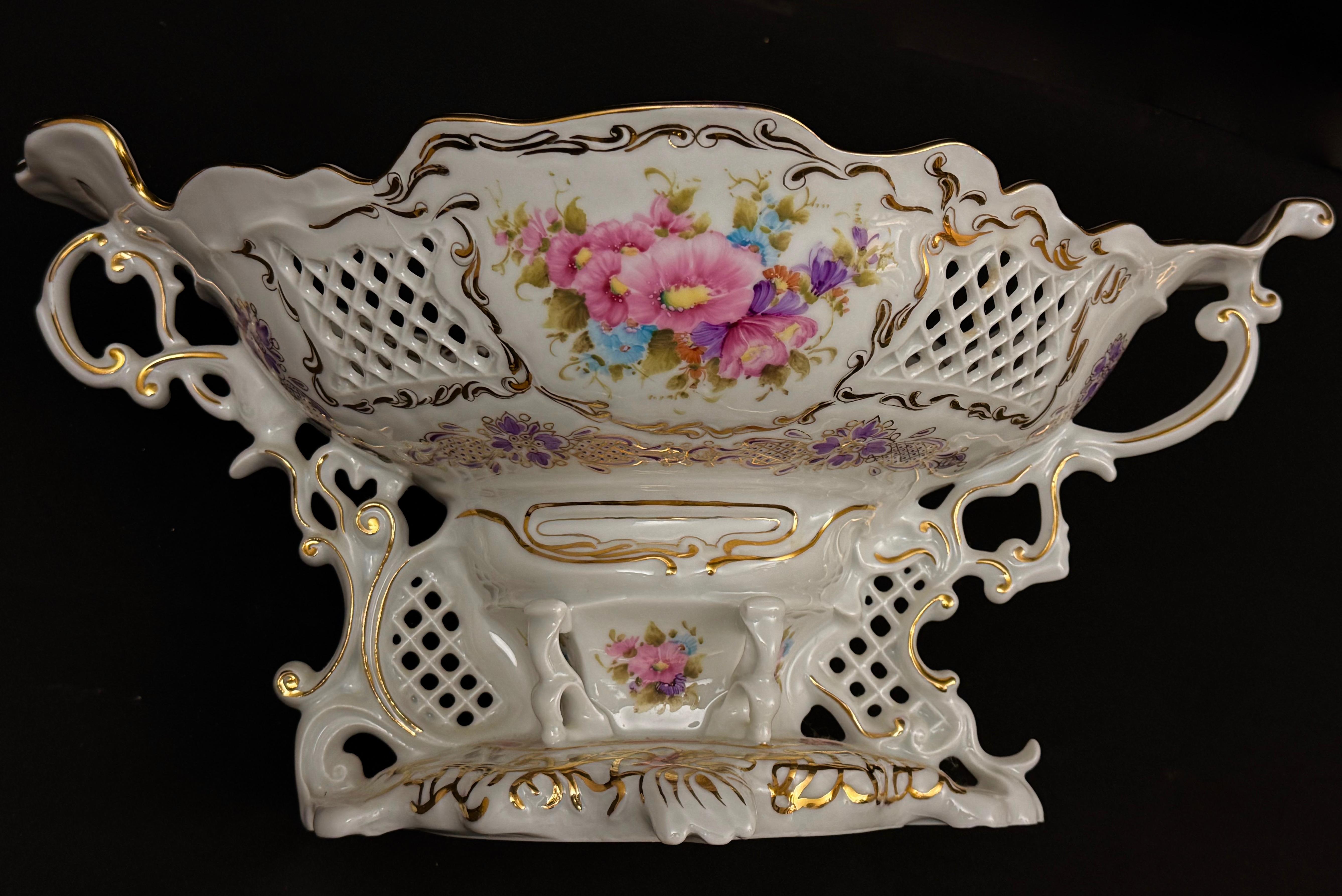 Dekoracyjna patera ażurowa