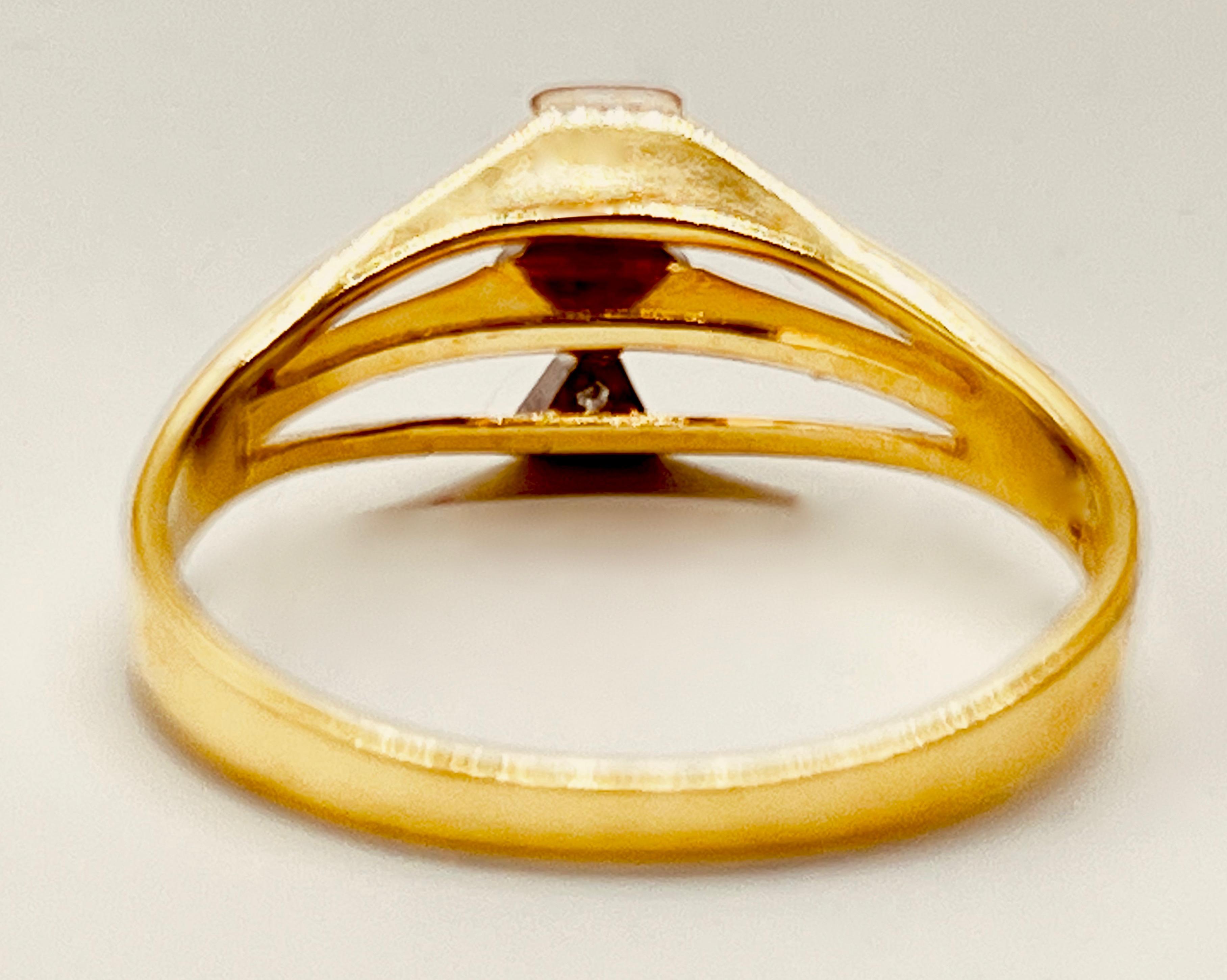 Złoty pierścionek z diamentami