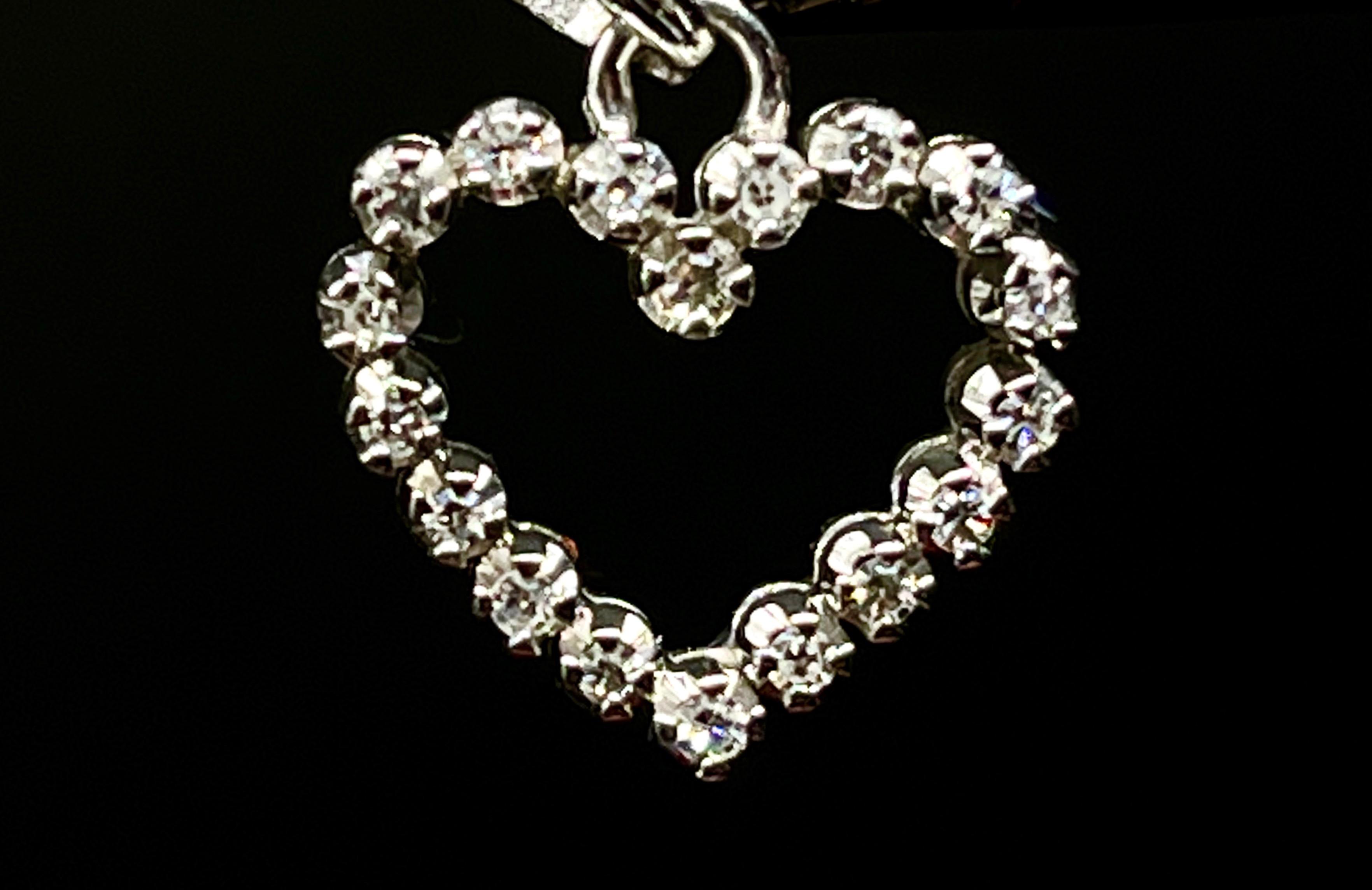 Złoty wisior z diamentami