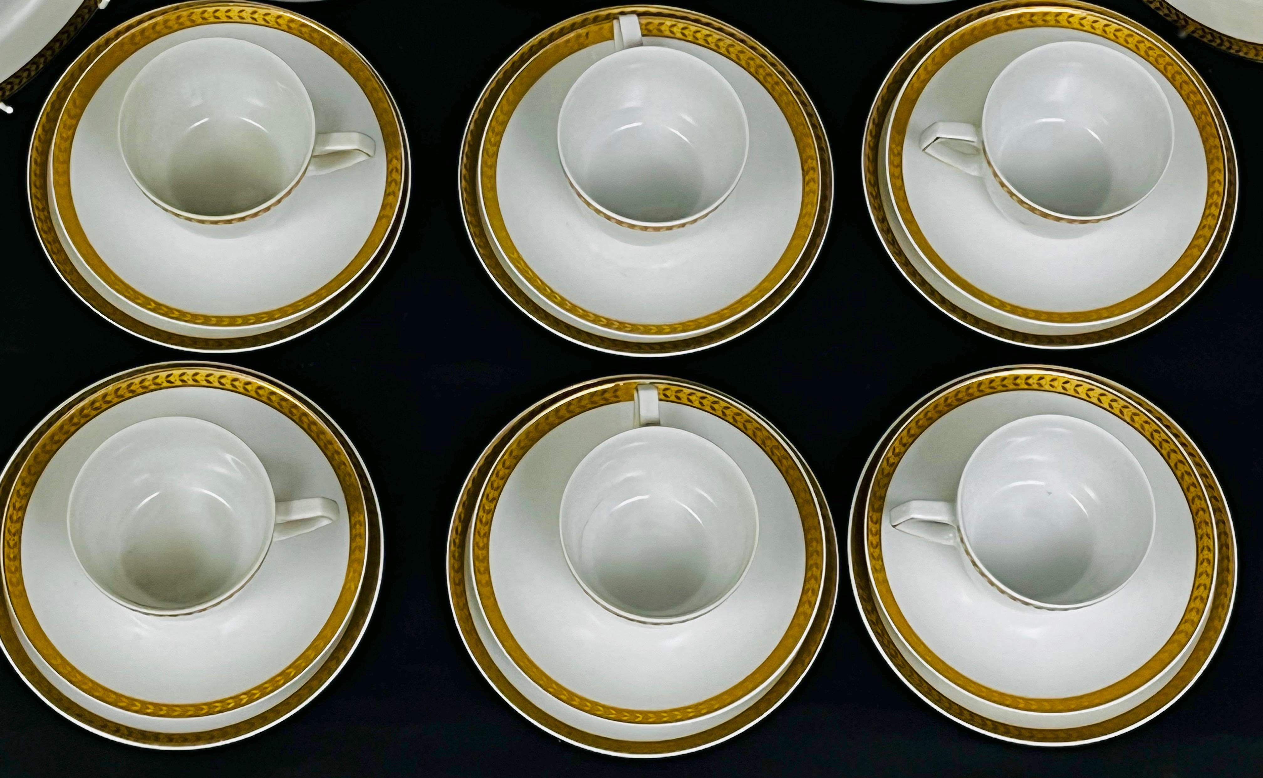 Serwis śniadaniowy dla 6 osób-33 sztuki, Ćmielów