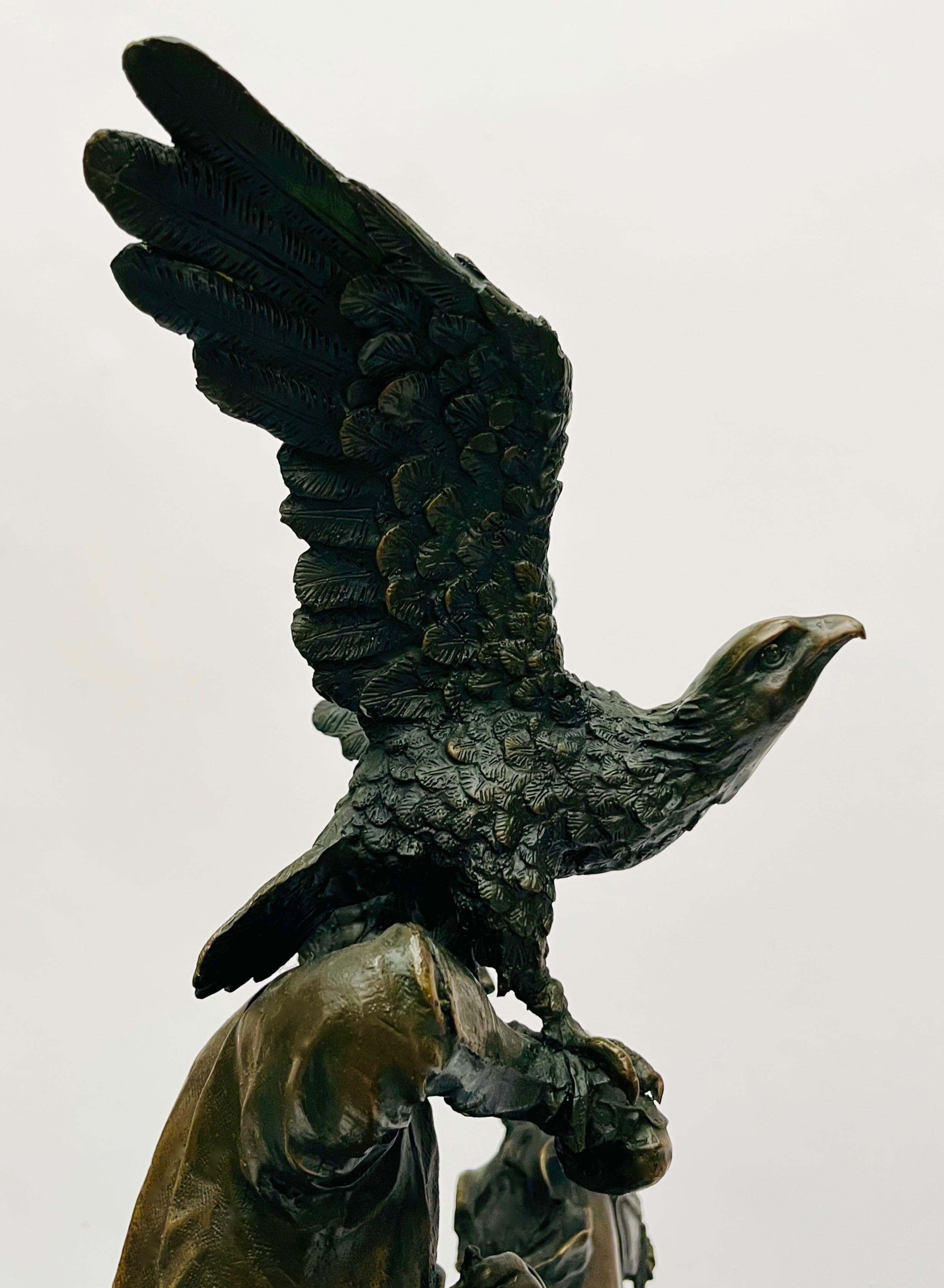 Dekoracyjna figura sokolnika na koniu 