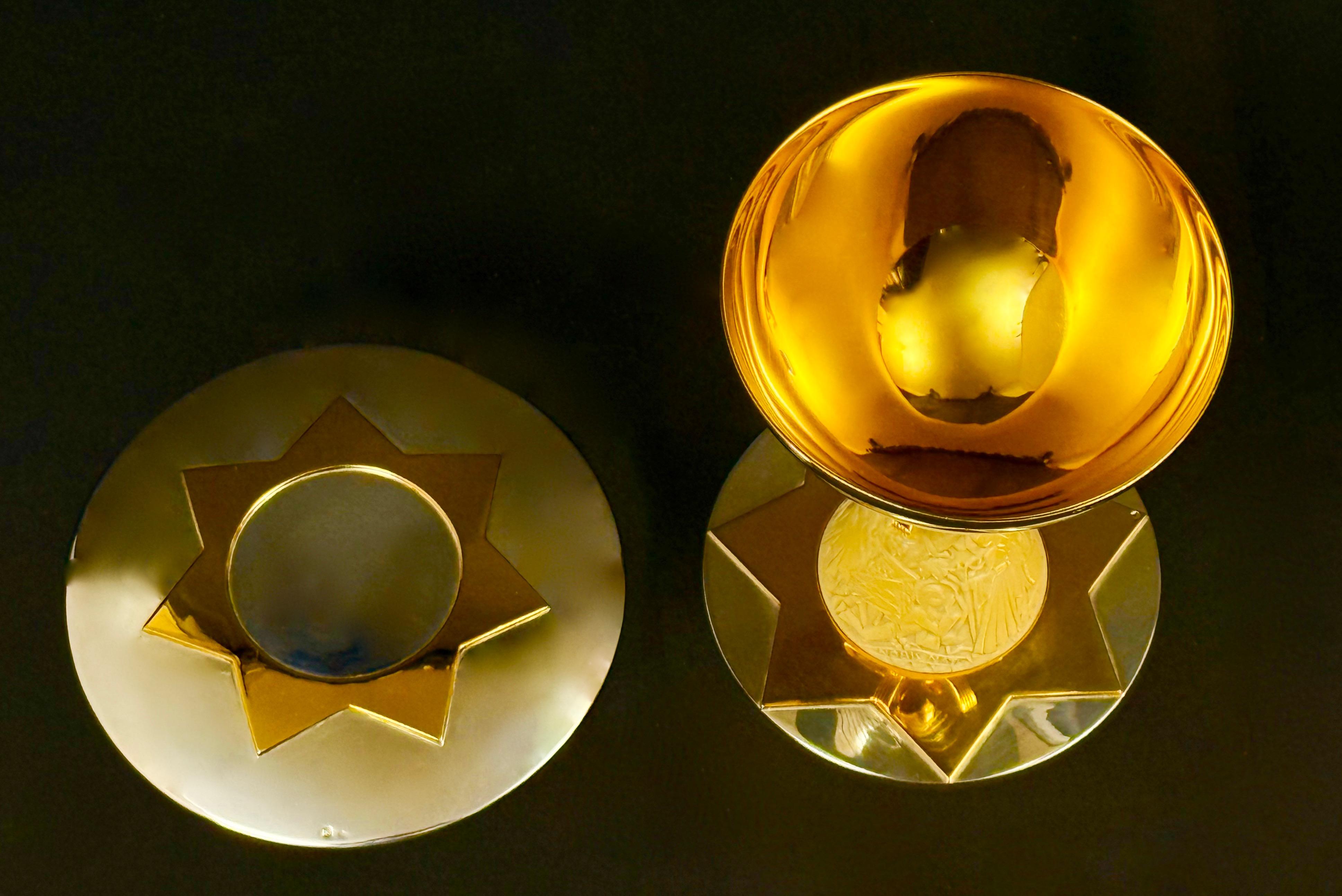 Srebrny kielich z pateną , masa łączna 1305 g