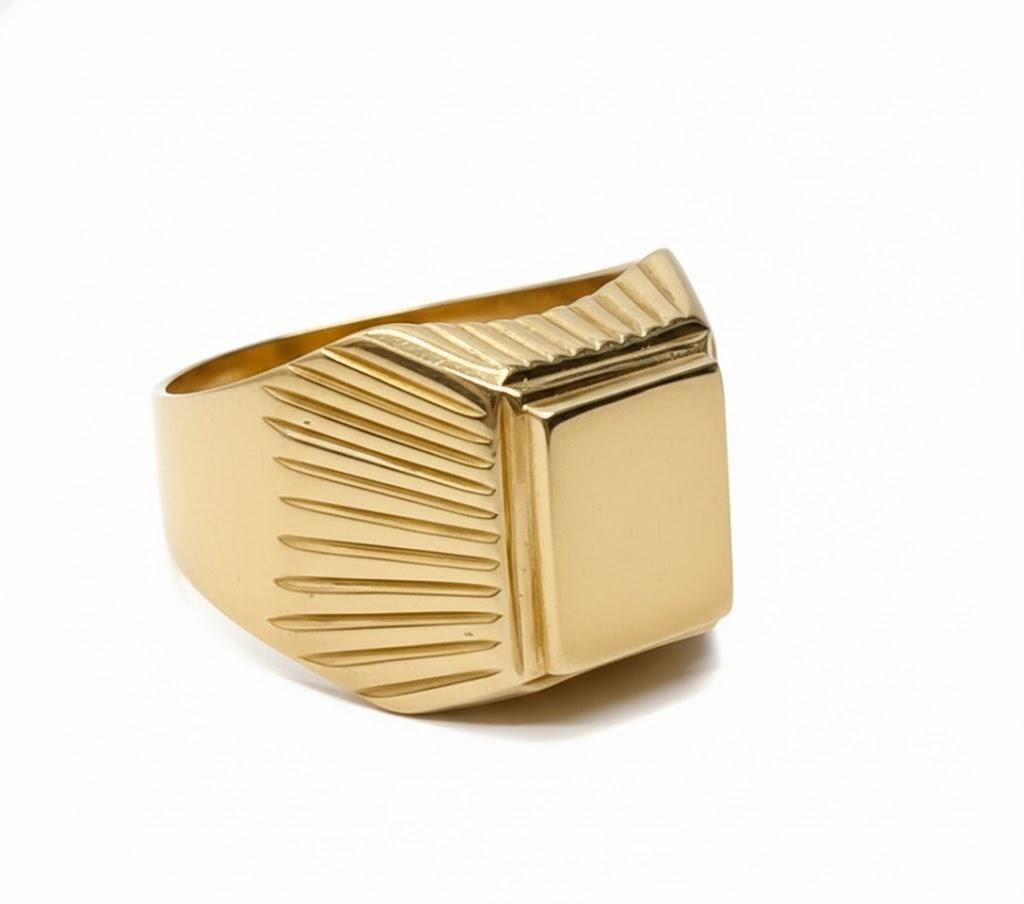 Złoty sygnet zdobiony reliefem, masa 11,1 g