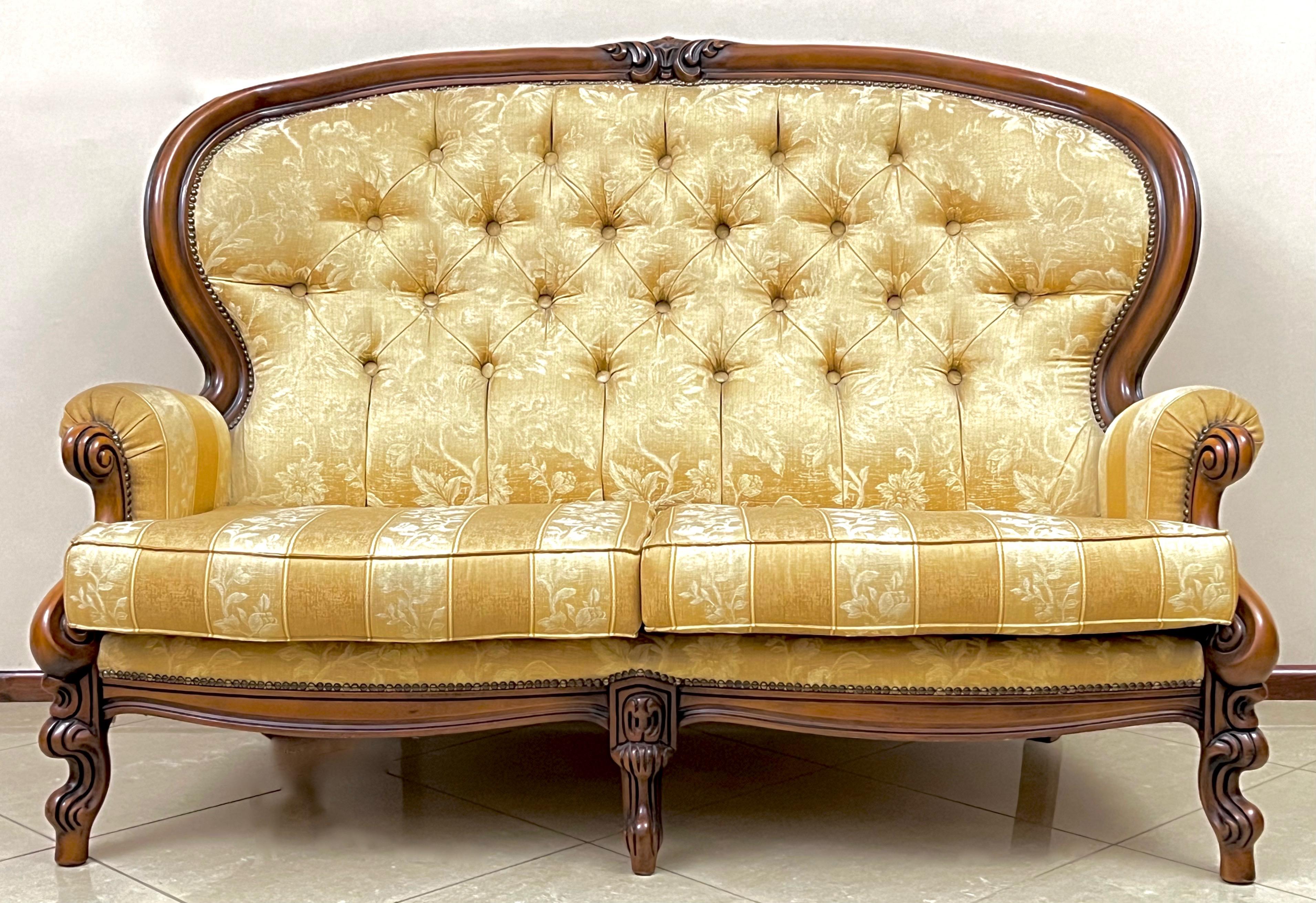 Zestaw mebli salonowych w stylu Ludwika Filipa