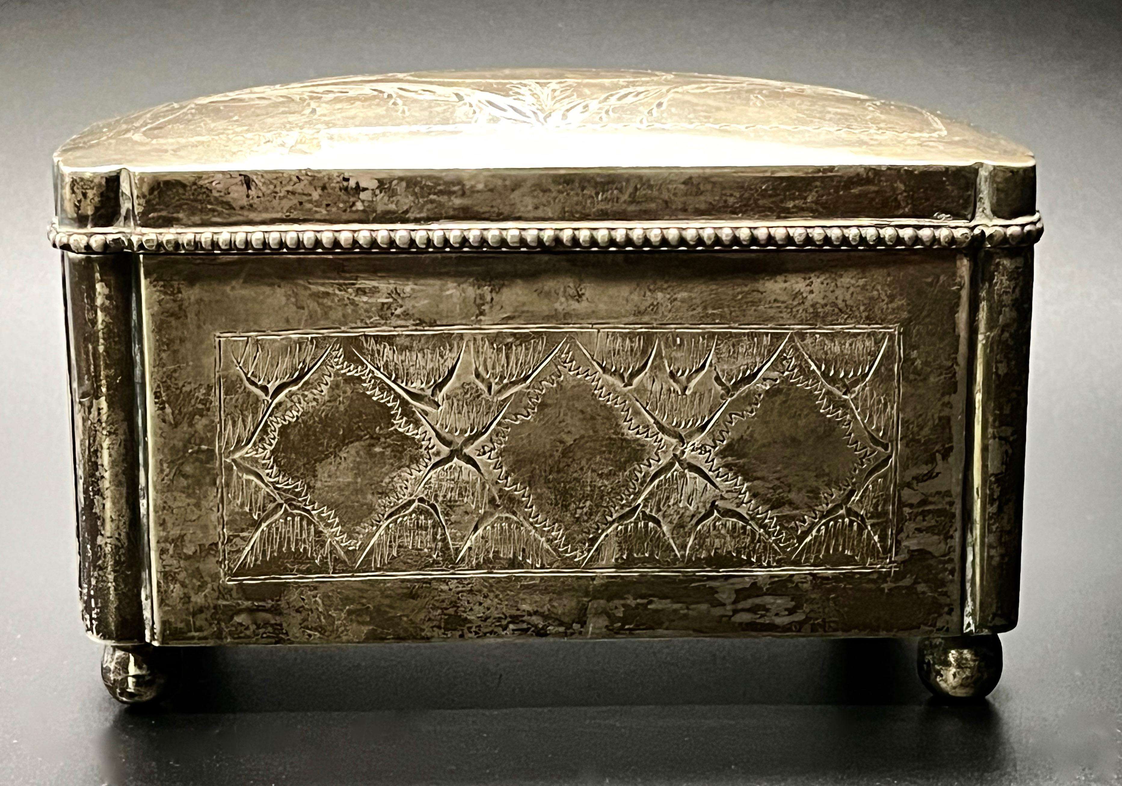 Srebrna cukiernica skrzynkowa , masa 380 g