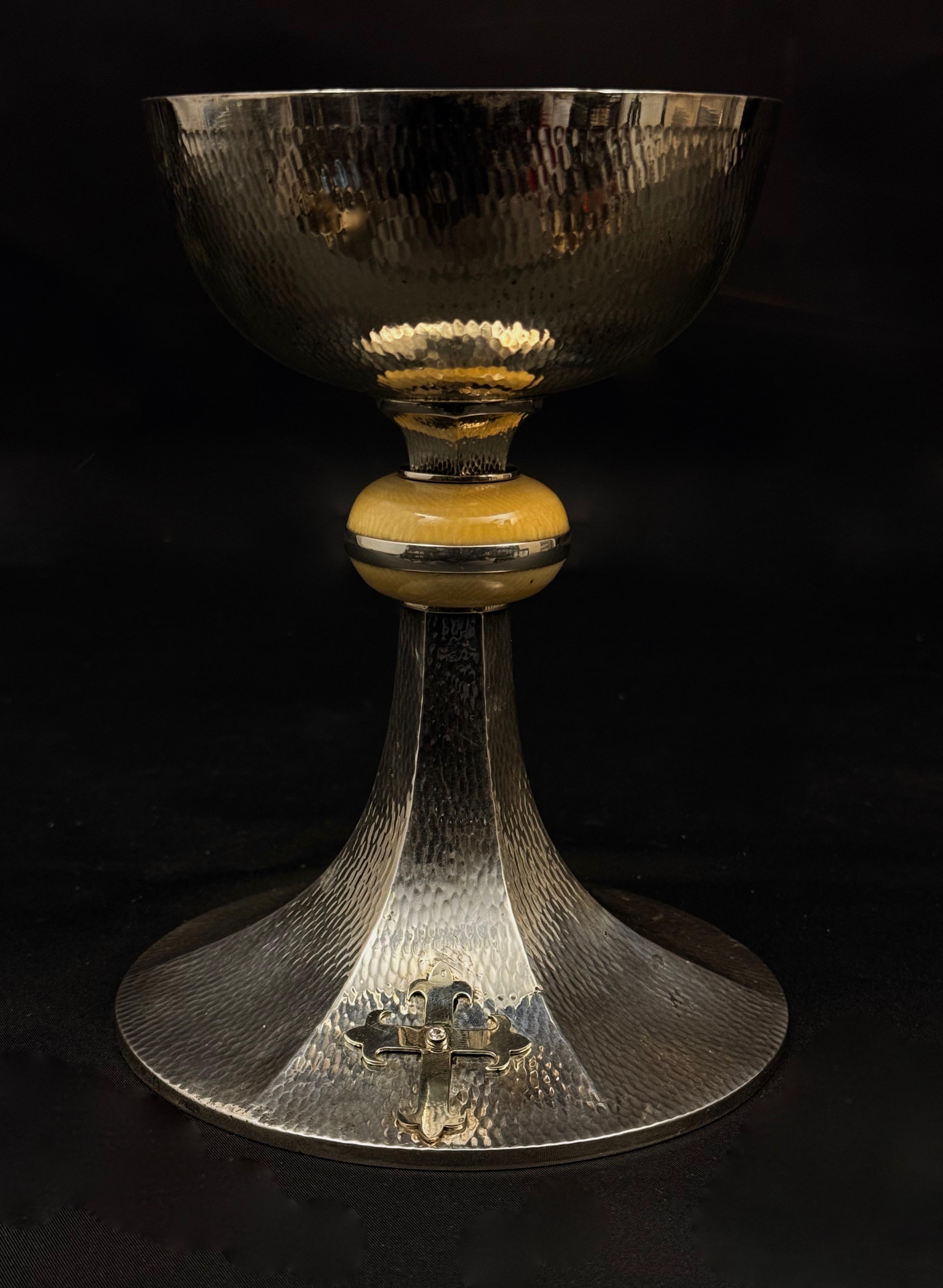 Srebrny kielich , masa 558 g