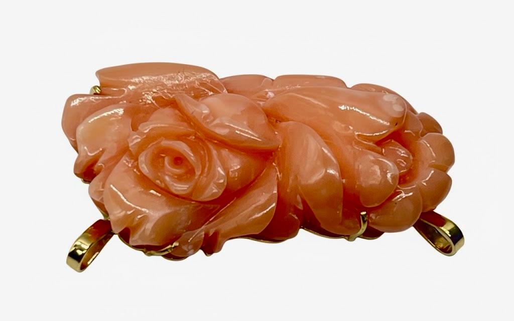 Wisior z korala ze złotą ramką , masa 12 g