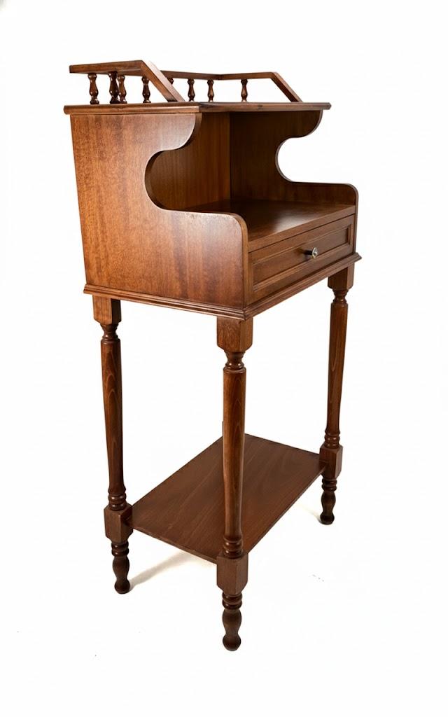 Salonowa szafka z galeryjką, szufladką i dolną półką