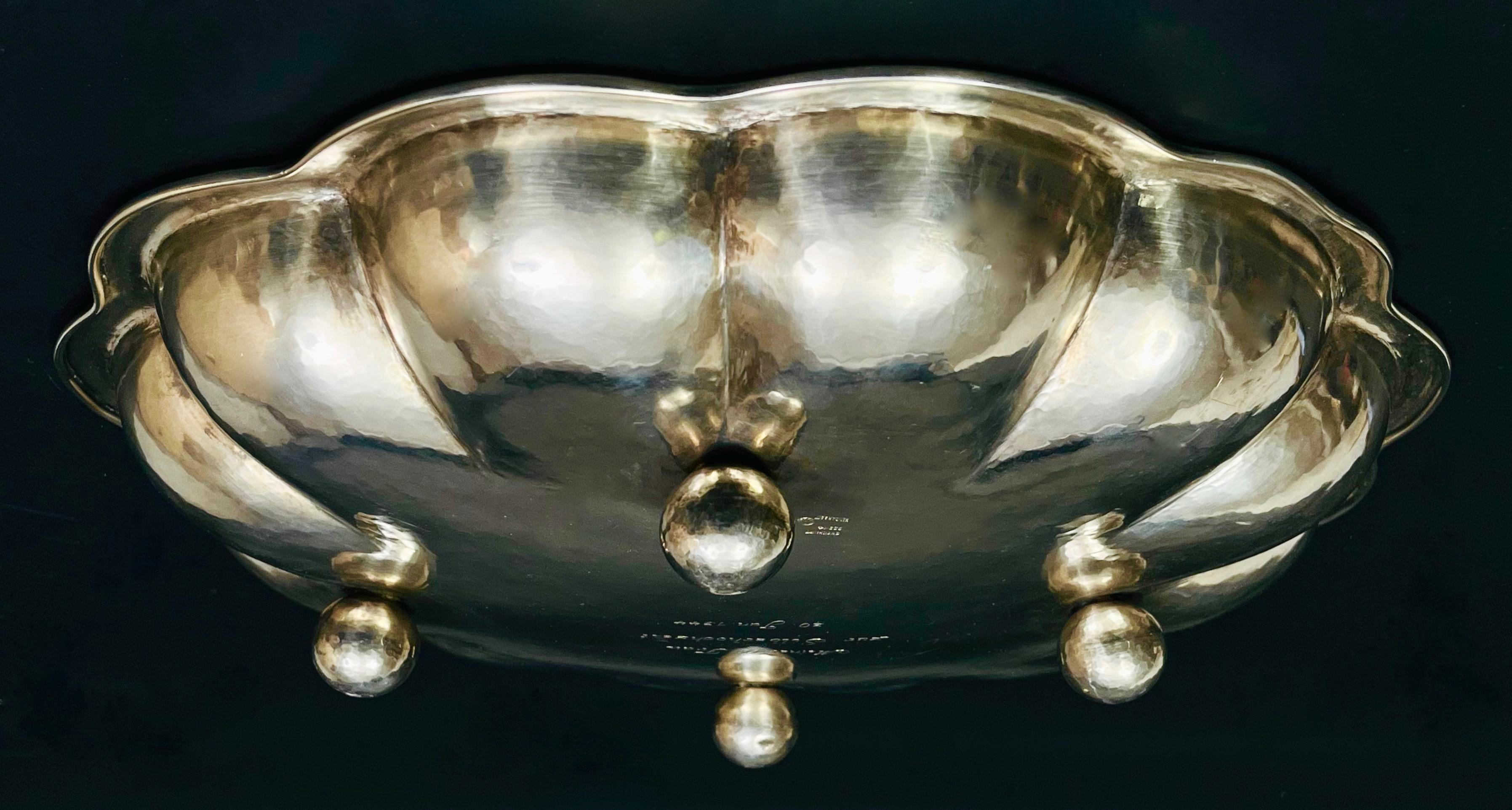 Srebrna wielolistna patera , 1172 g