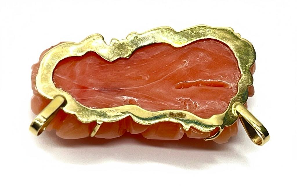 Wisior z korala ze złotą ramką , masa 12 g