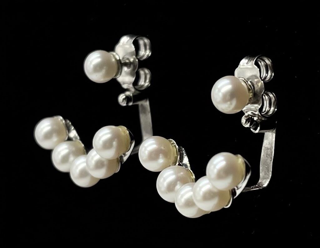 Złote kolczyki z perłami