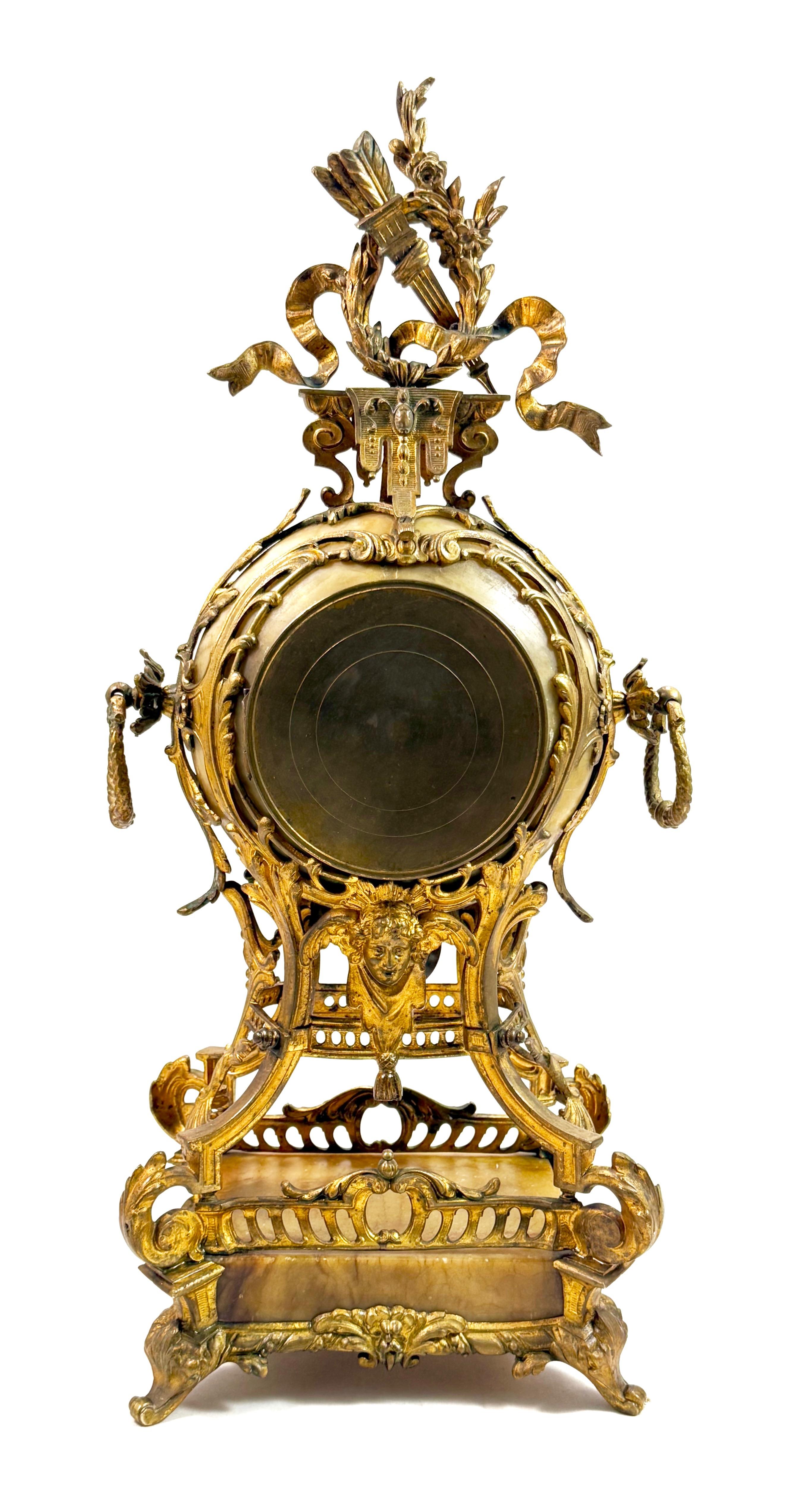 Ażurowy zegar salonowy