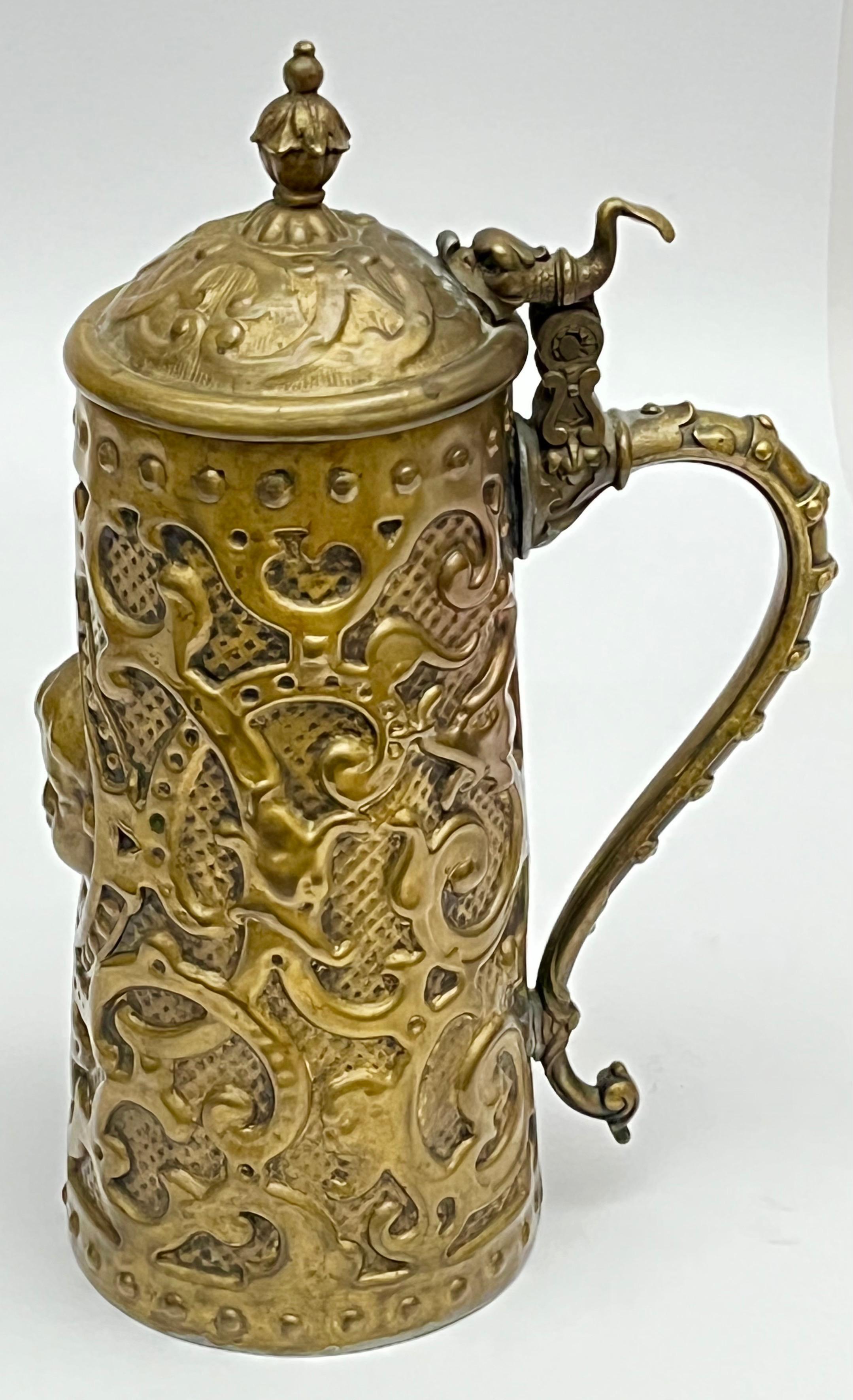 Dekoracyjny kufel z nakrywą