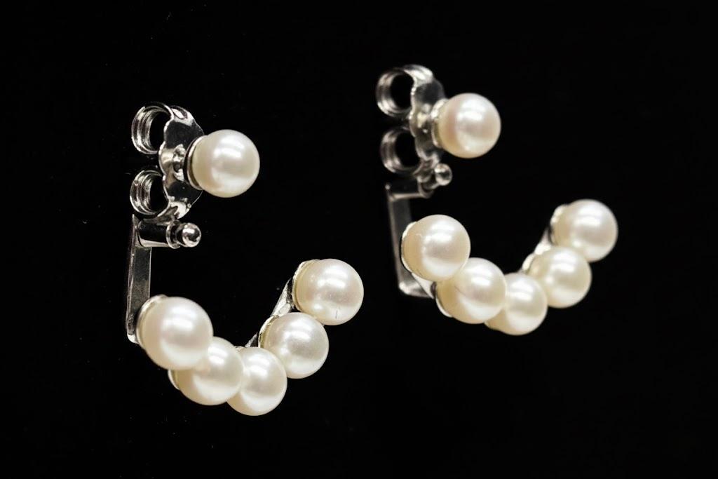 Złote kolczyki z perłami