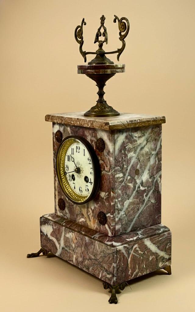 Zegar komodowy stojący na 4 nogach