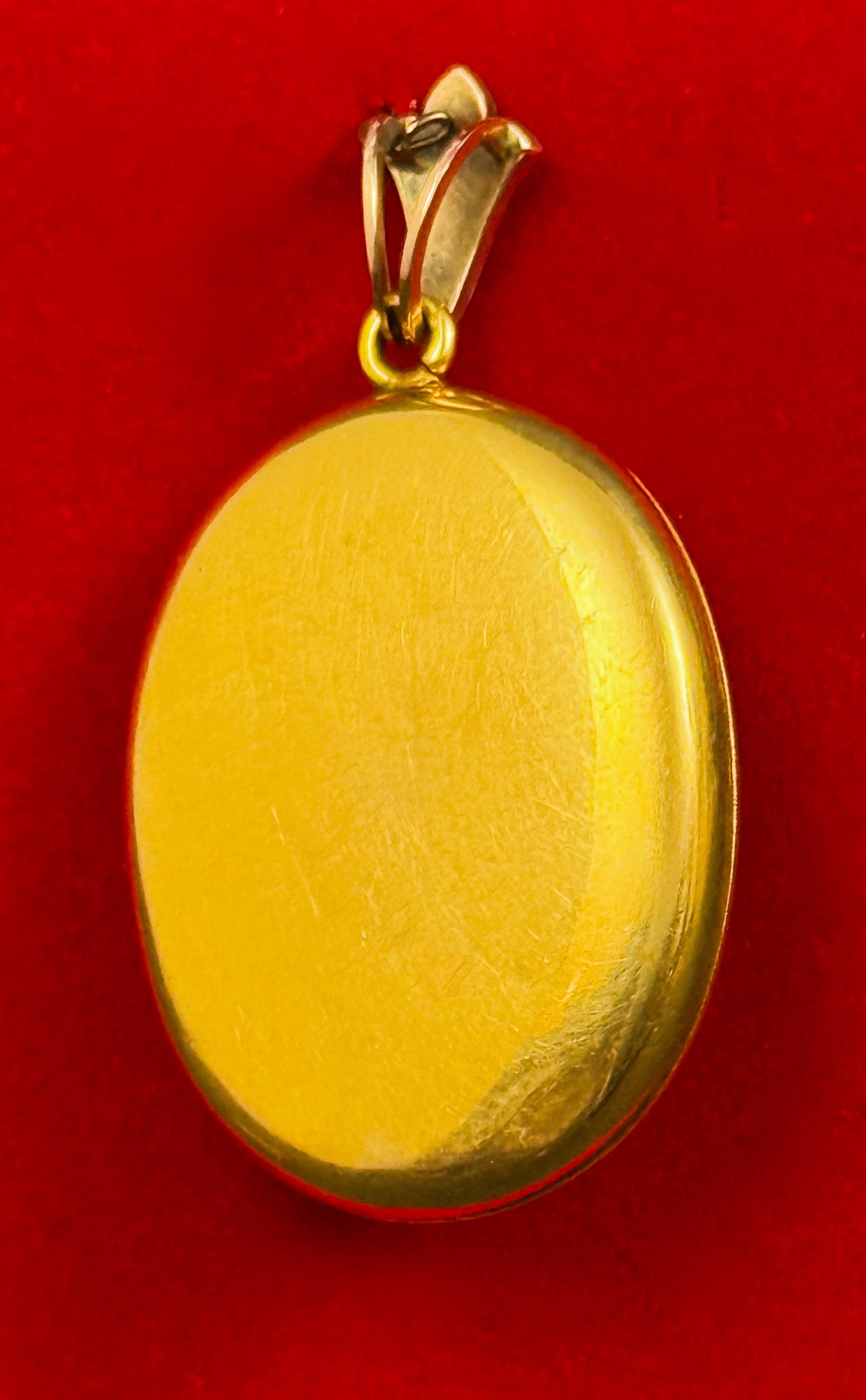 Zabytkowy złoty owalny wisior, zdobiony gwiazdą z diamentami w szlifie rozetowym i perłą, Francja XIX w.