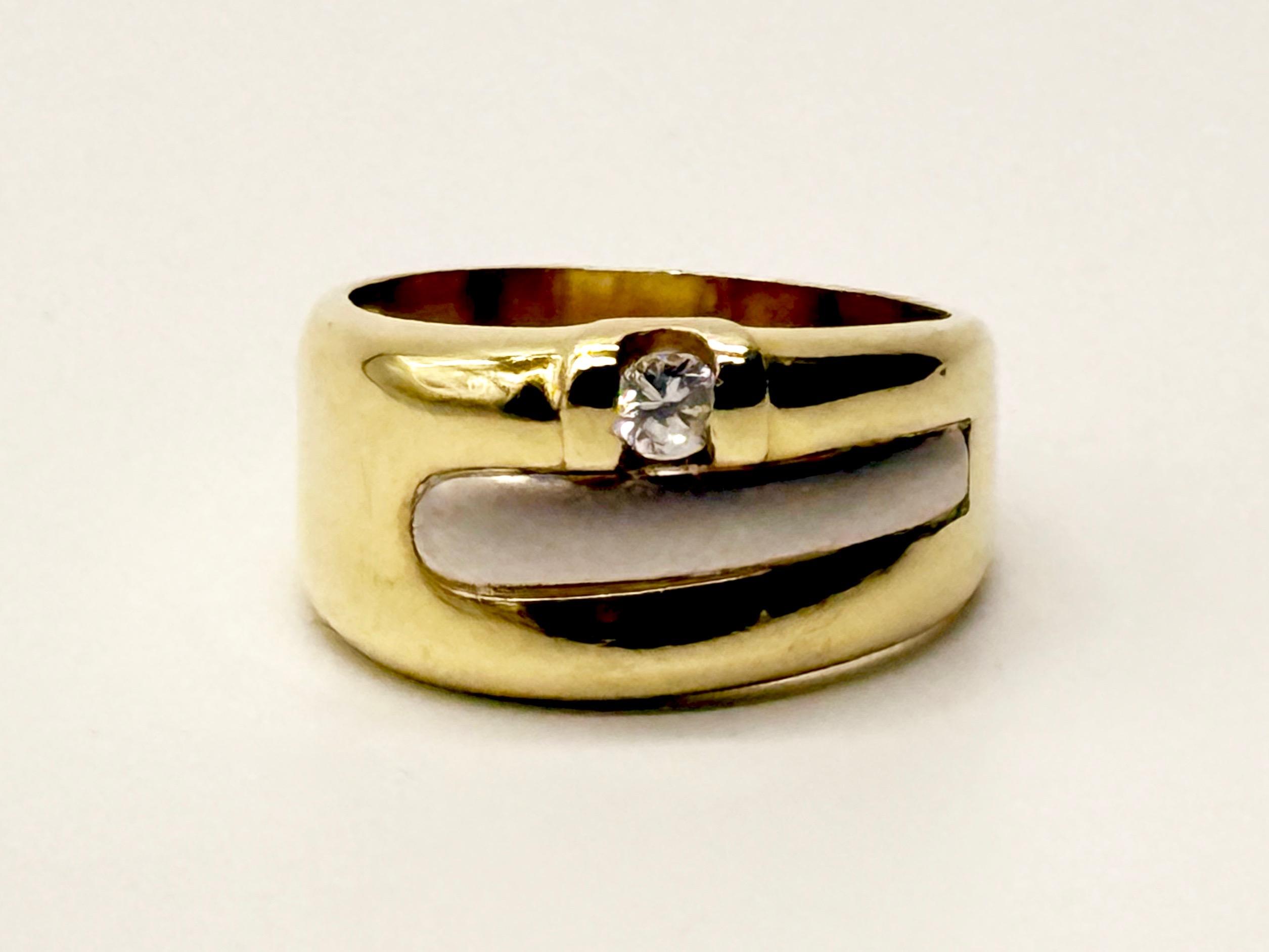 Złoty pierścionek , masa 6,3 g