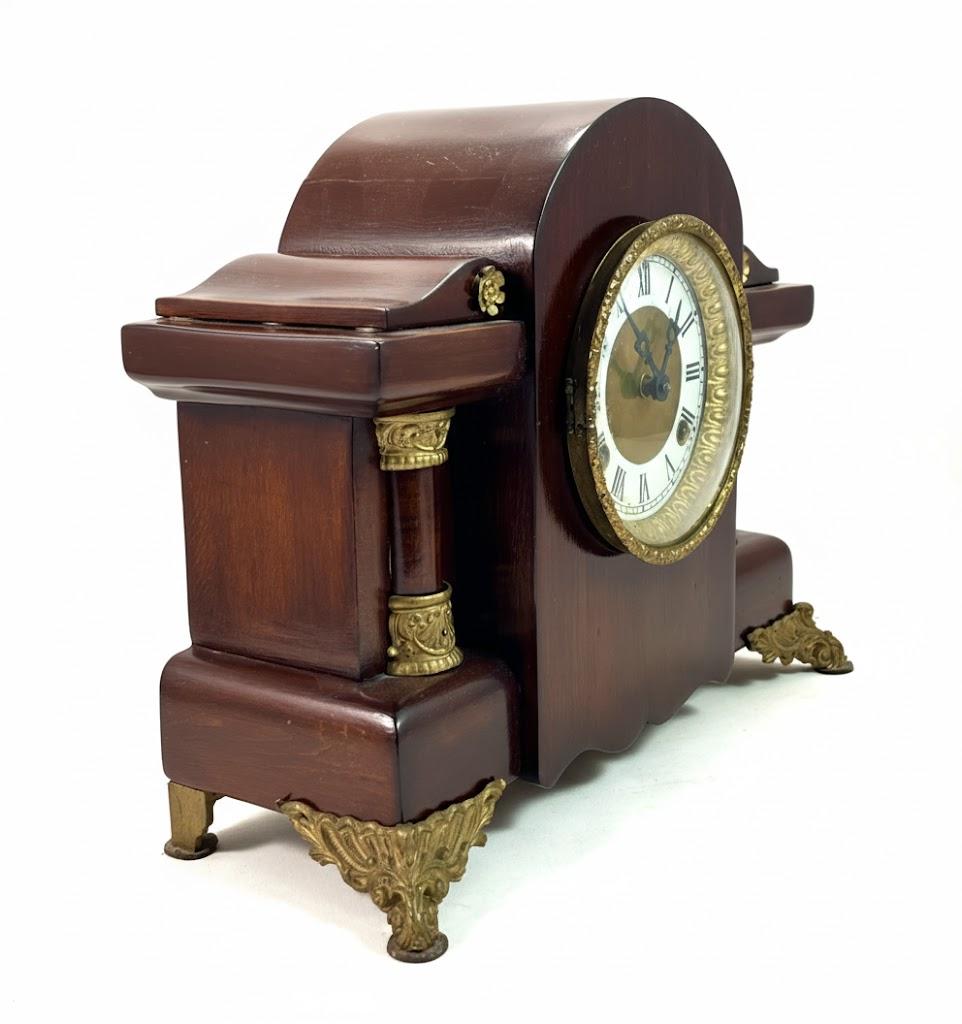 Ozdobny zegar portykowy