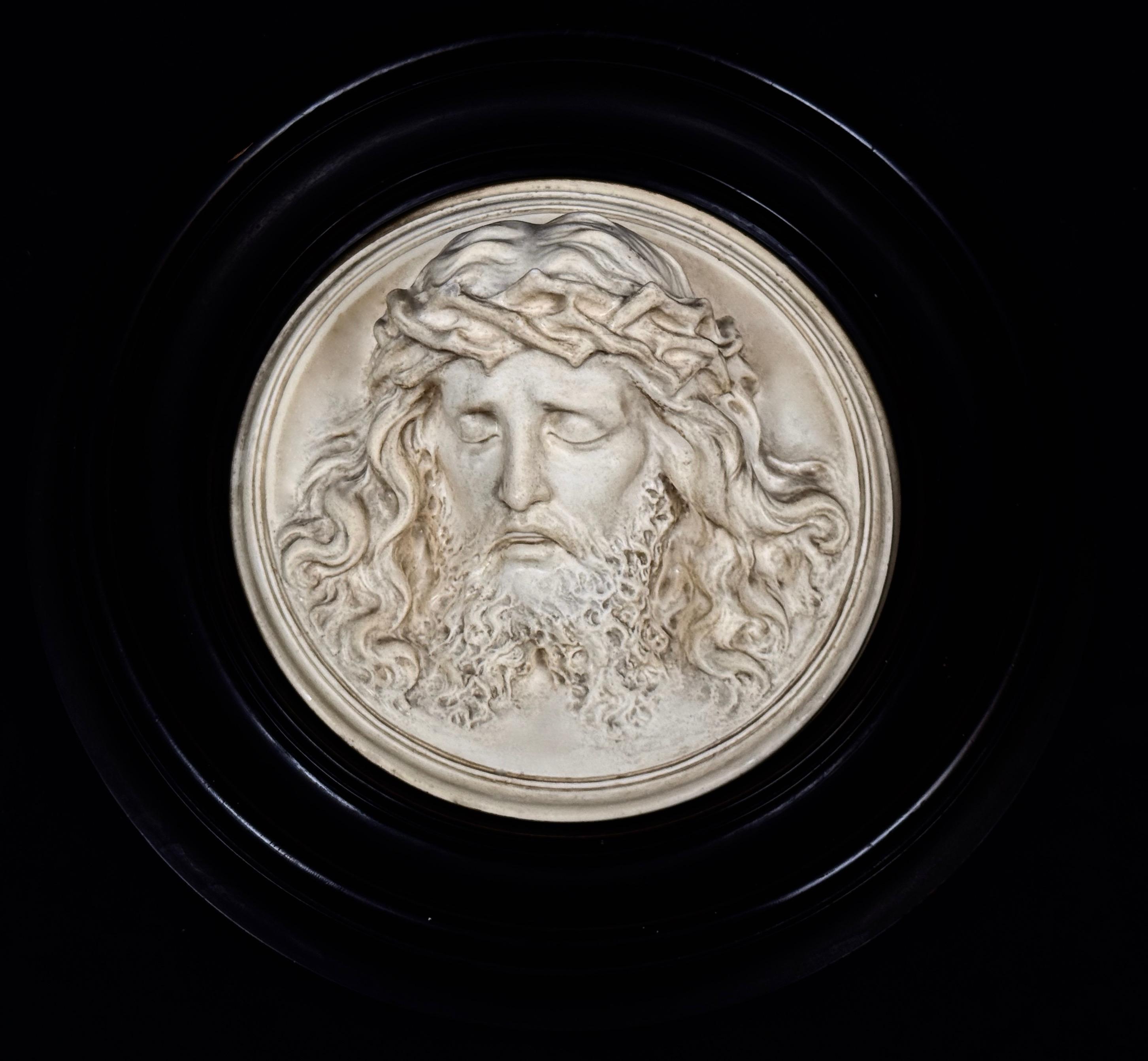 Półplastyczna głowa Jezusa Chrystusa w koronie cierniowej