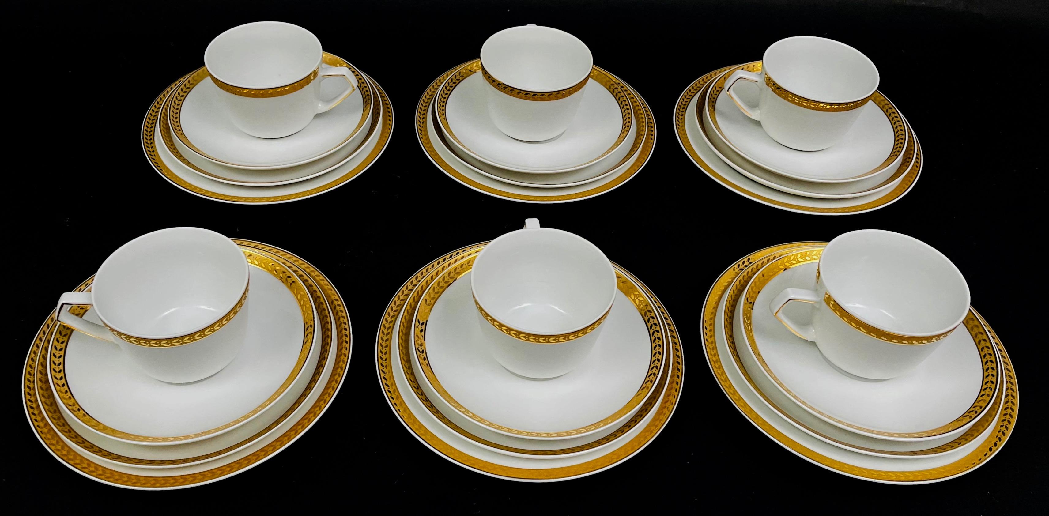 Zestaw porcelanowy -24 sztuki , Ćmielów