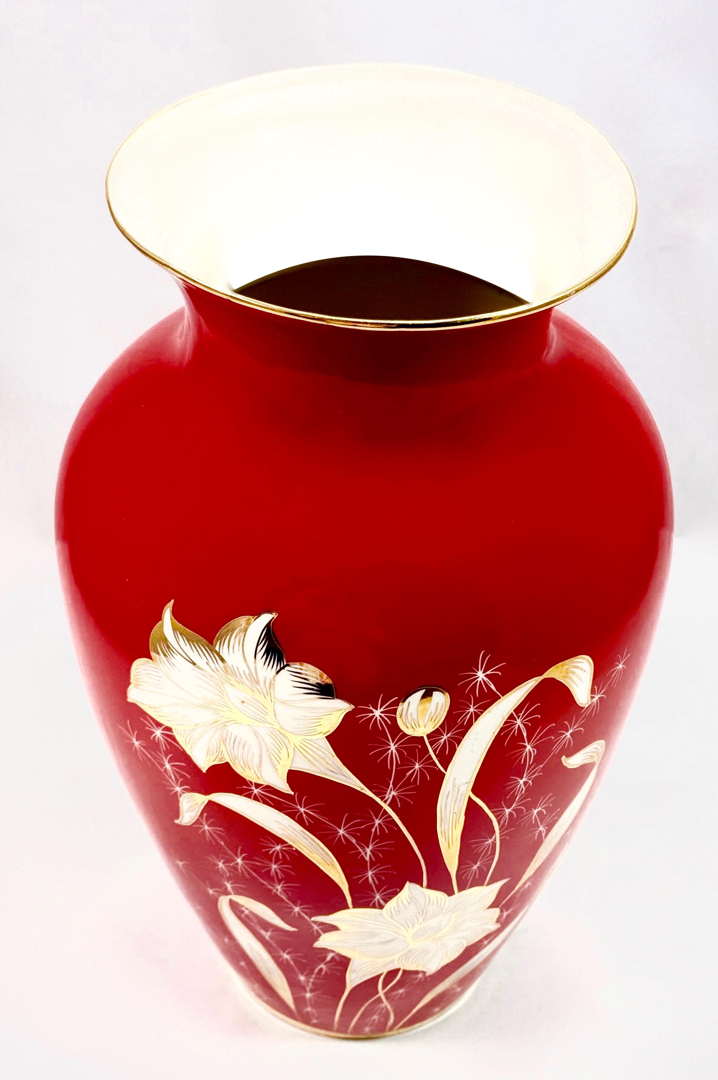 Wazon porcelanowy , Chodzież