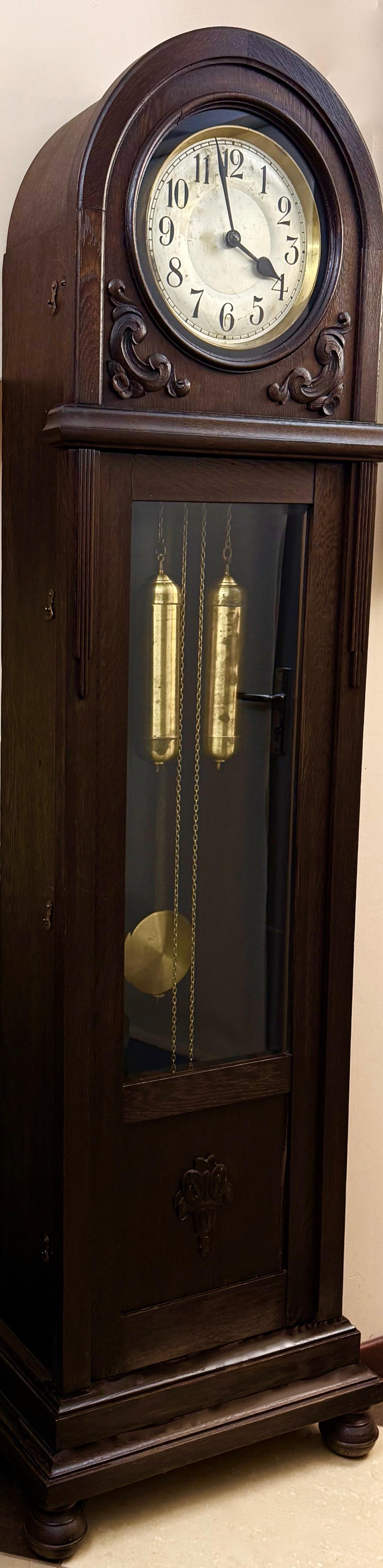 Salonowy zegar stojący