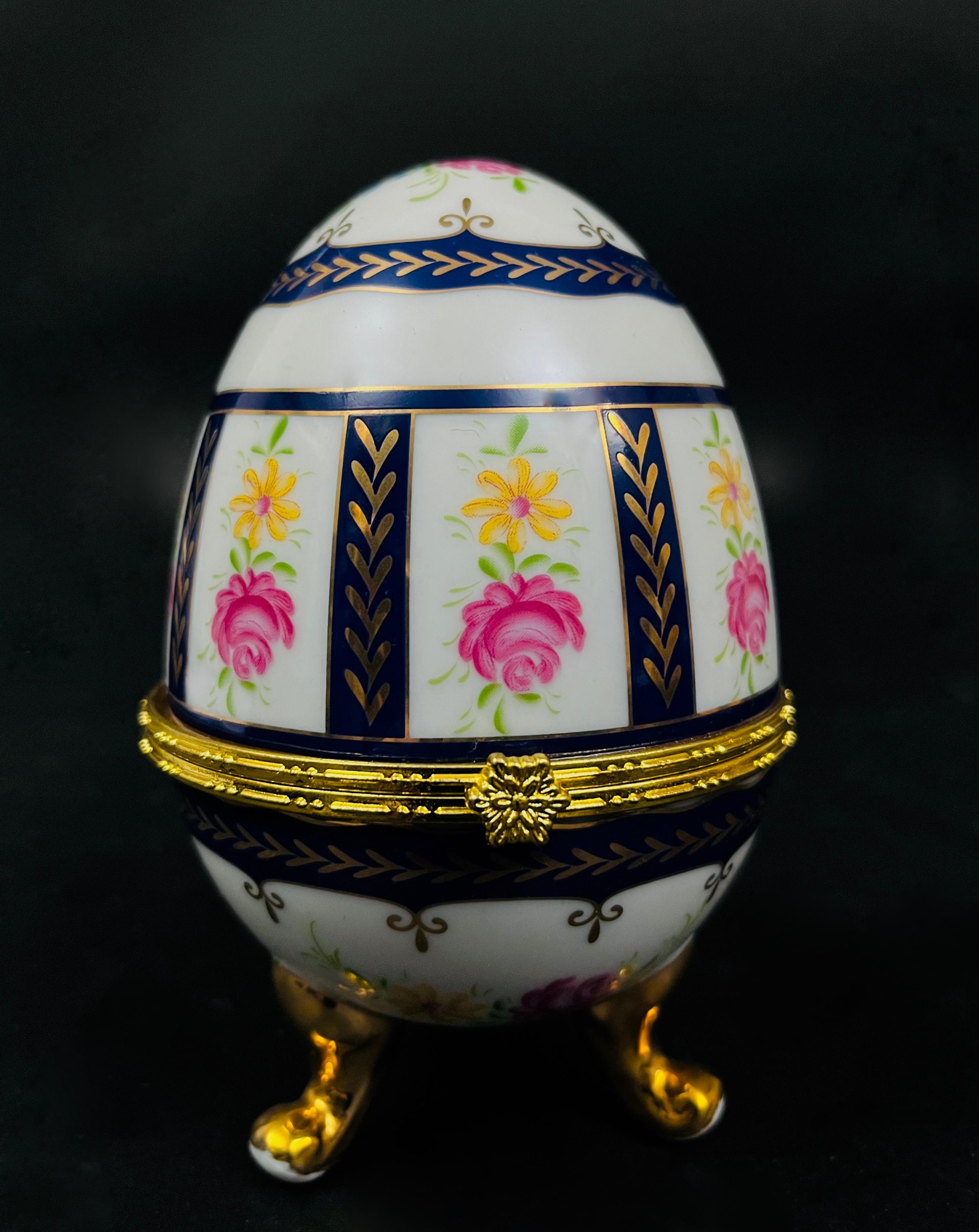 Zestaw 8 porcelanowych jaj