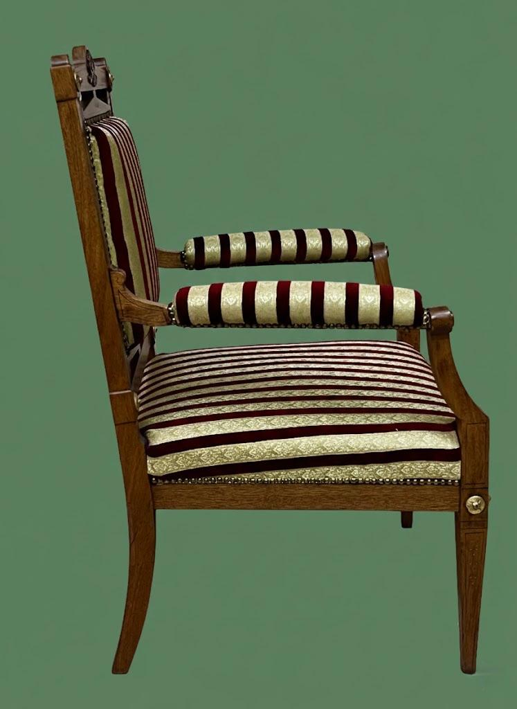 Salonowy fotel w stylu Ludwika XVI