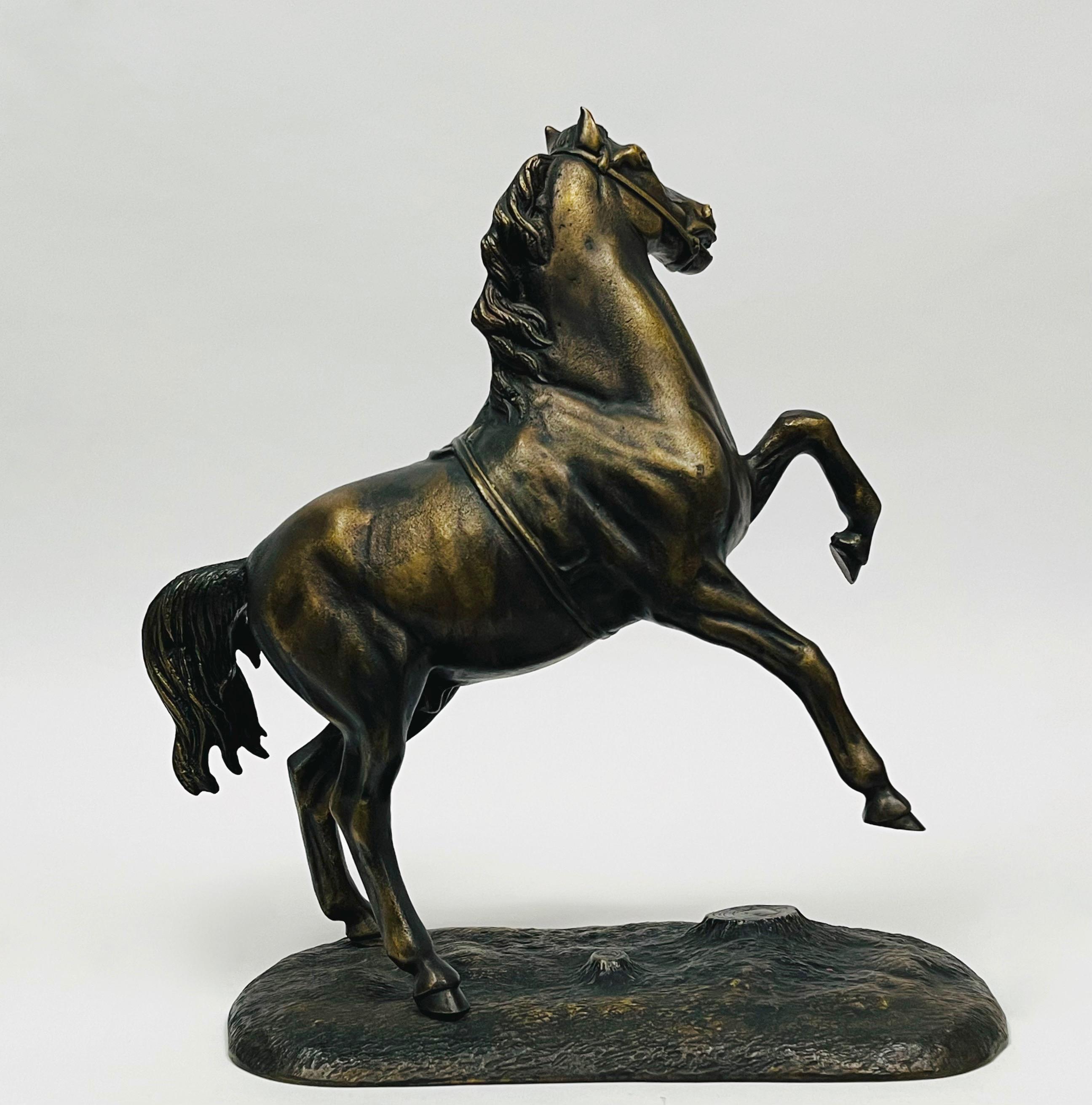 Pełnoplastyczna figura konia stającego dęba