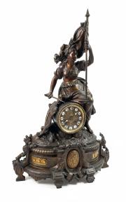Zegar komodowy zdobiony pełnoplastyczną figurą Minerwy