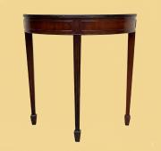 Dekoracyjna konsola stojąca na 3 reliefowych nogach