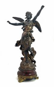 Pełnoplastyczna figura uskrzydlonej minerwy