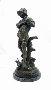 Pełnoplastyczna  figura chłopca z kaczką