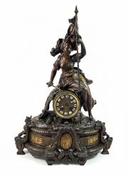 Zegar komodowy zdobiony pełnoplastyczną figurą Minerwy